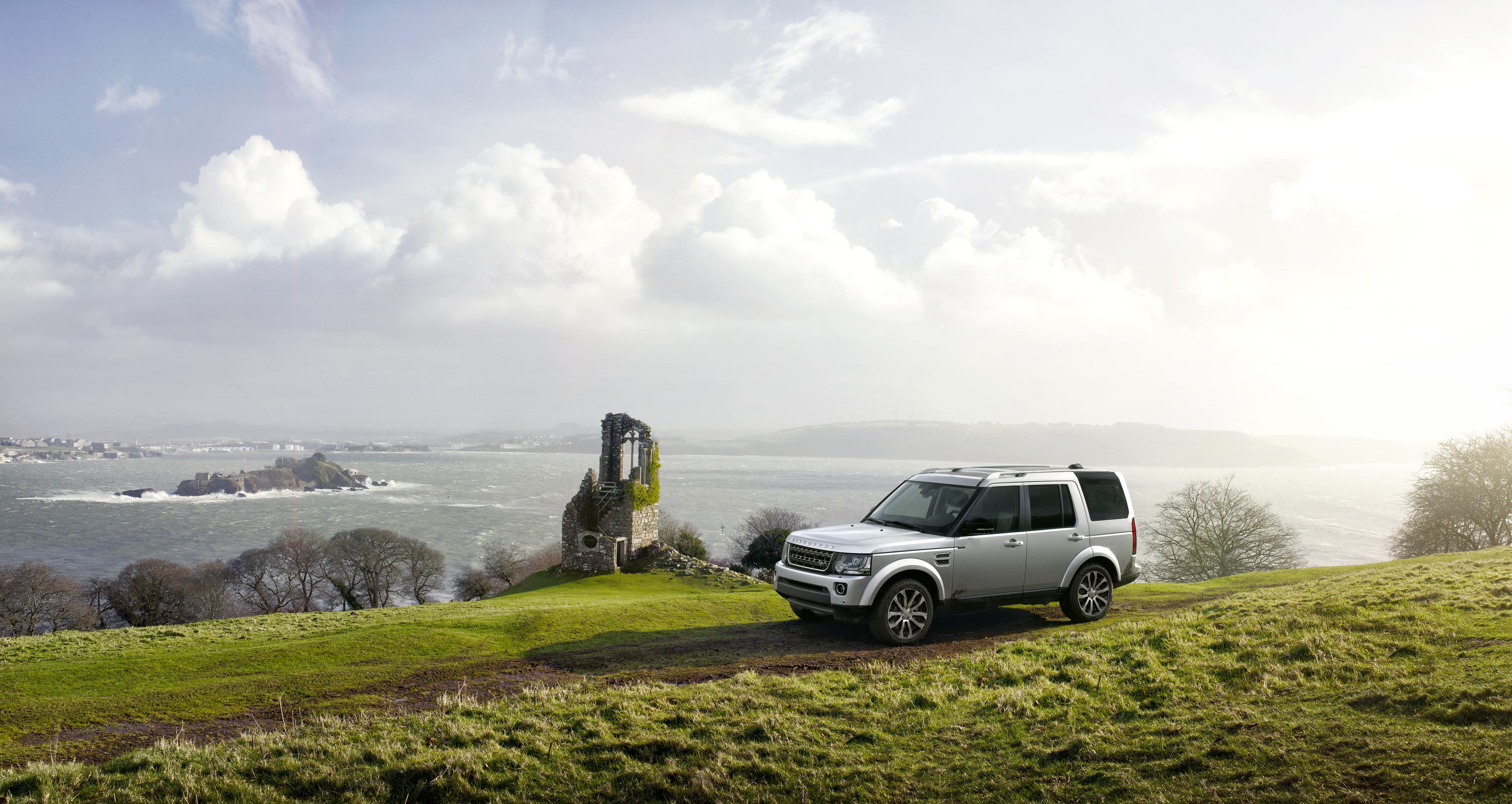 Land Rover Discovery 3508x1866