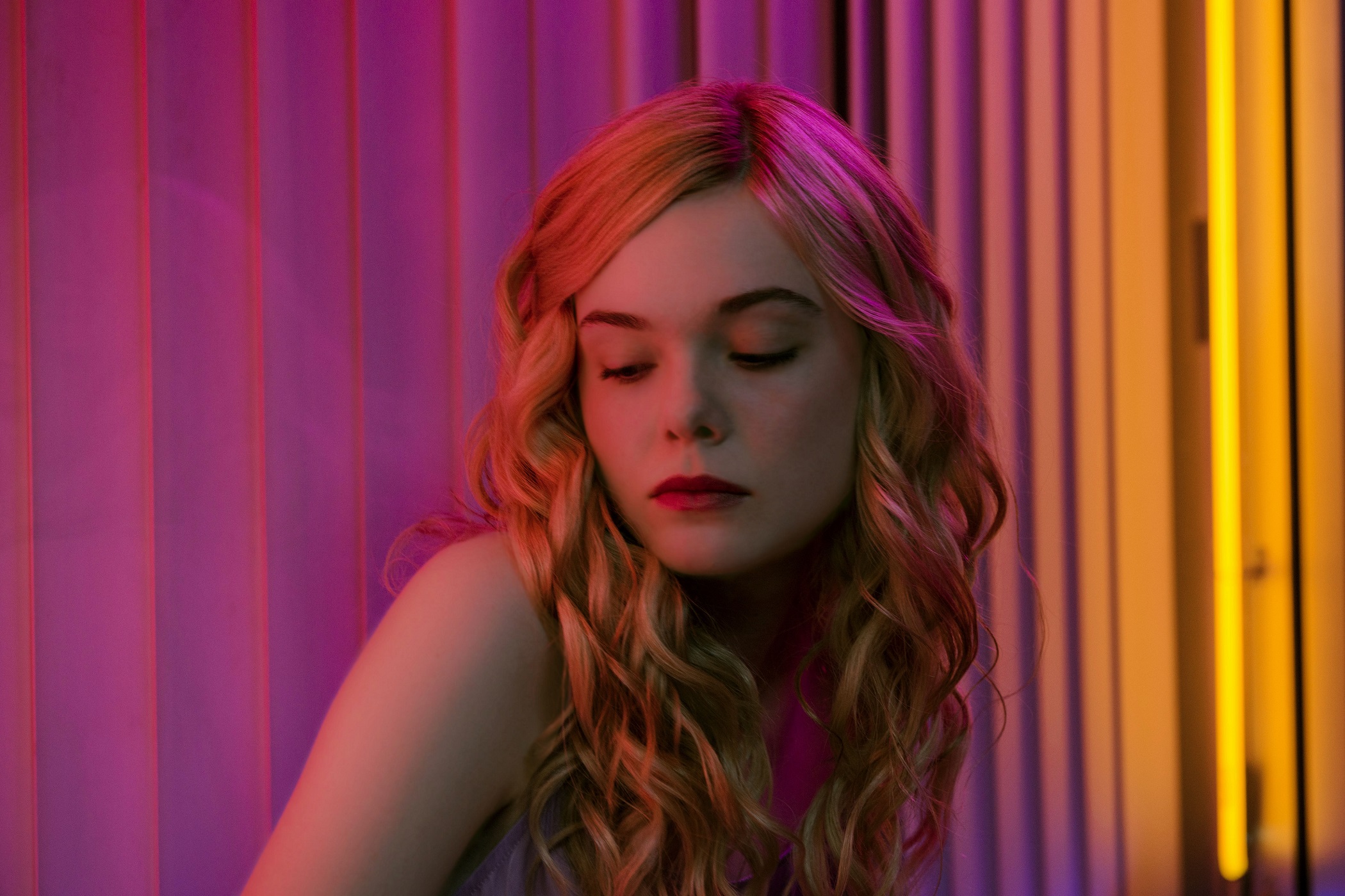 The Neon Demon Elle Fanning 2100x1400