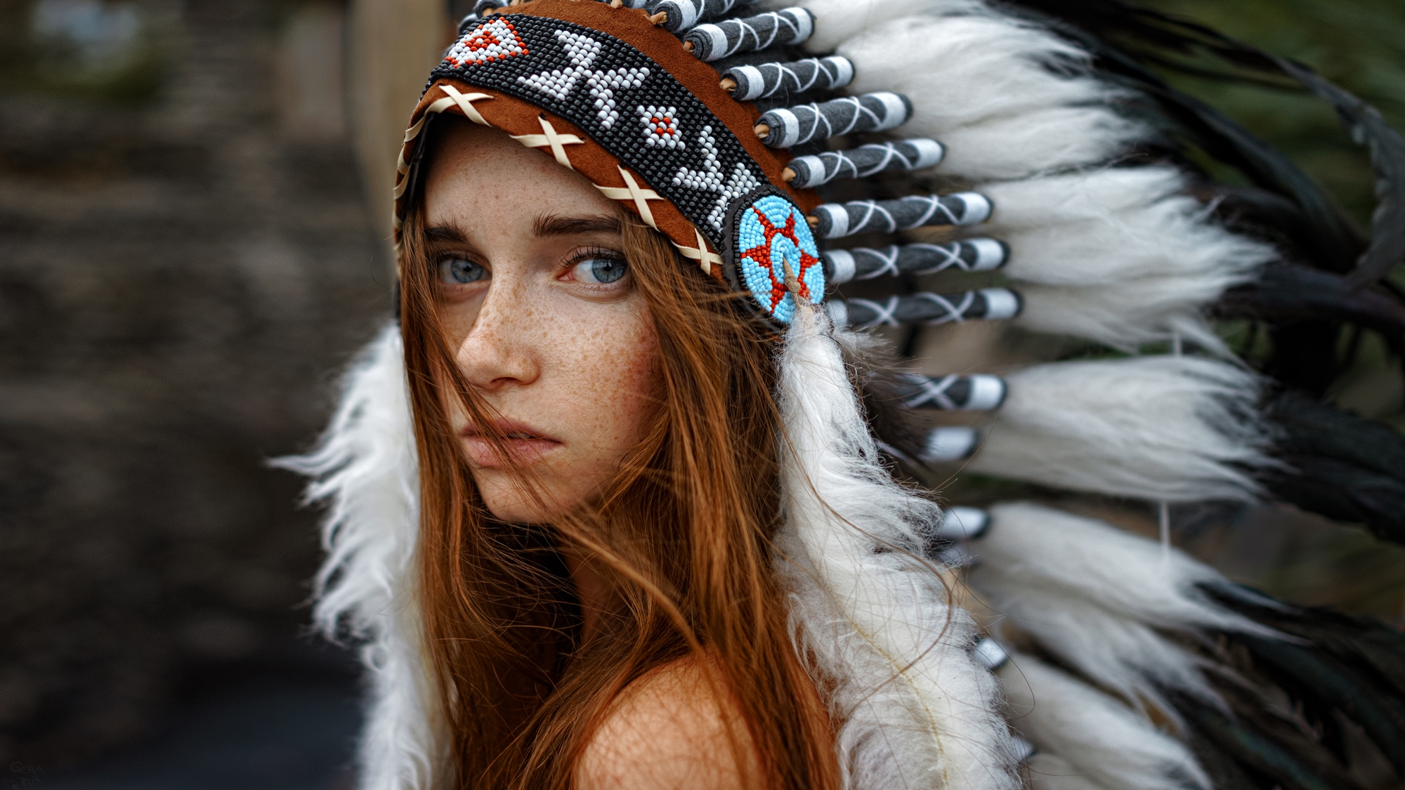 Women Model Redhead Native American Clothing Long Hair Headdress Feathers Bokeh Hair In Face Looking 2000x1125