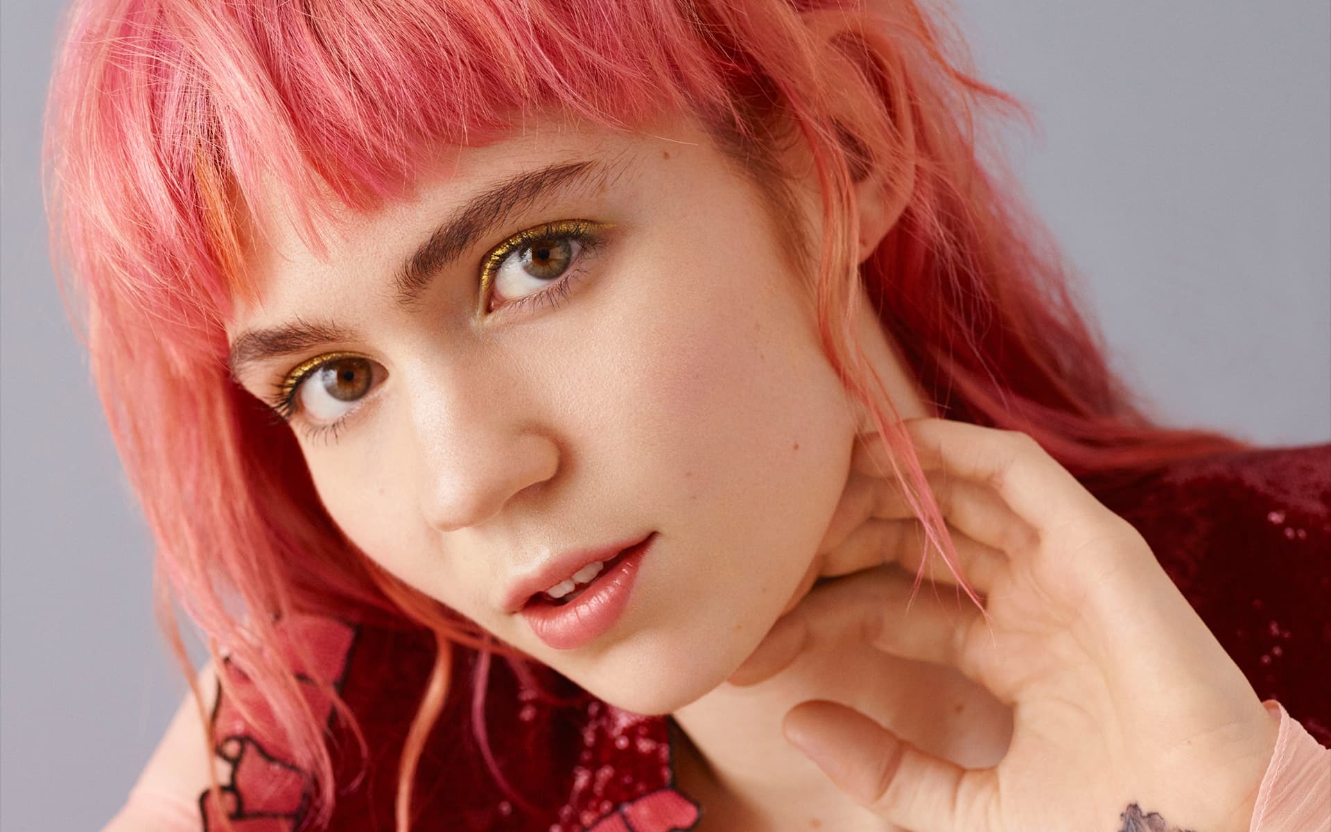 Grimes Singer Pink Hair Claire Boucher Face 1920x1200