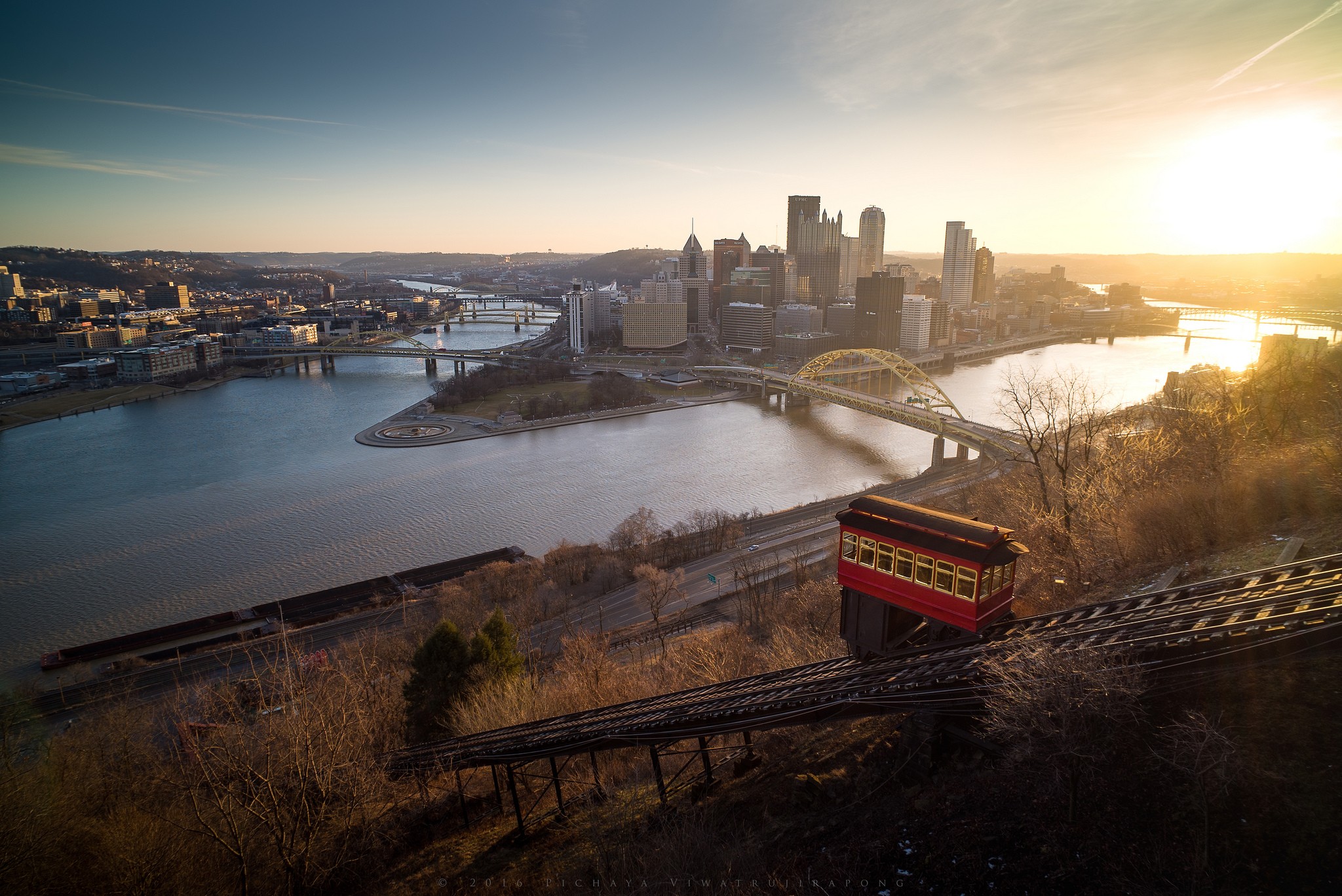 Cityscape River Pittsburgh Tram 2048x1368