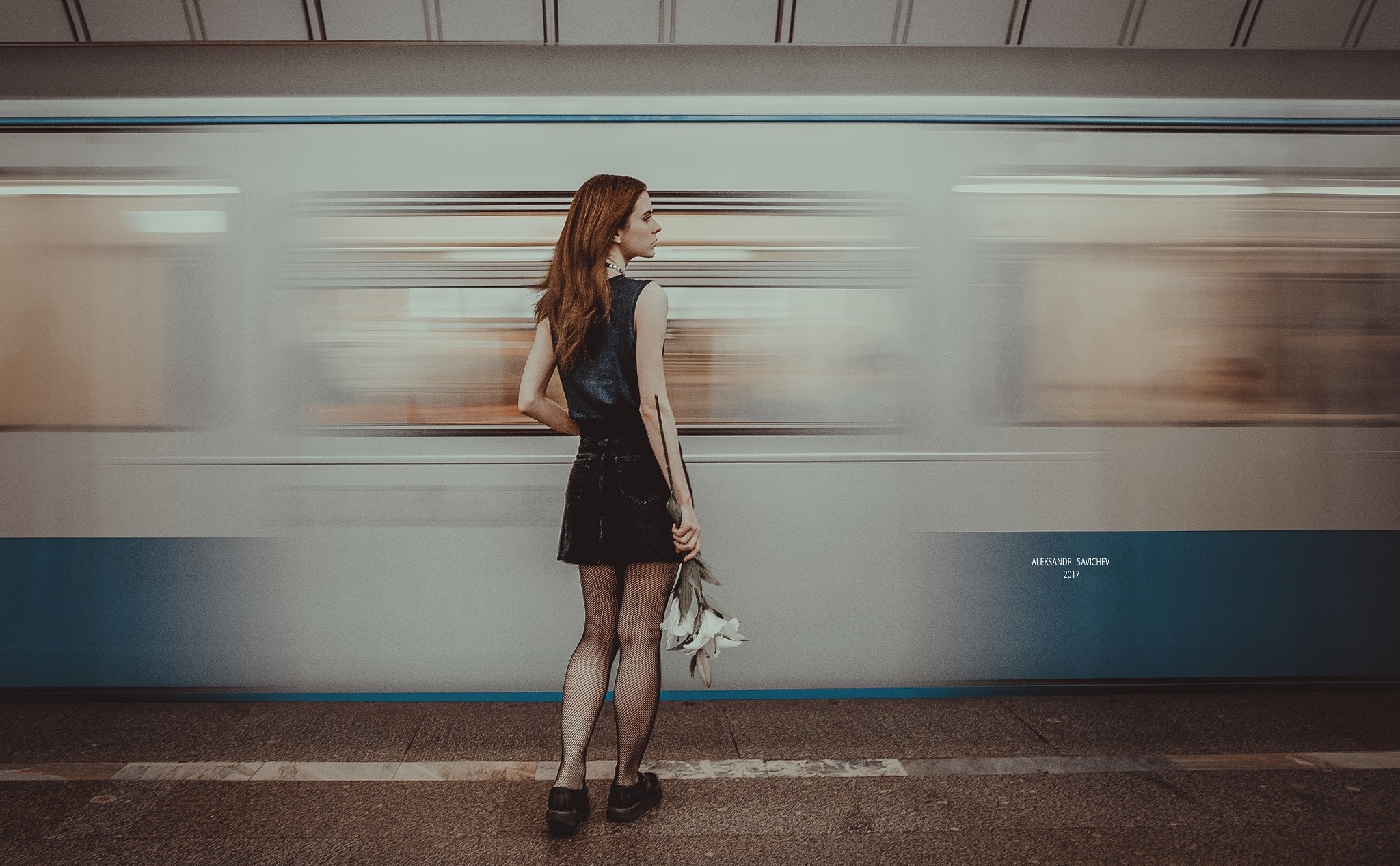 Aleksandr Savichev Metro Women Model Train 500px 2048x1267