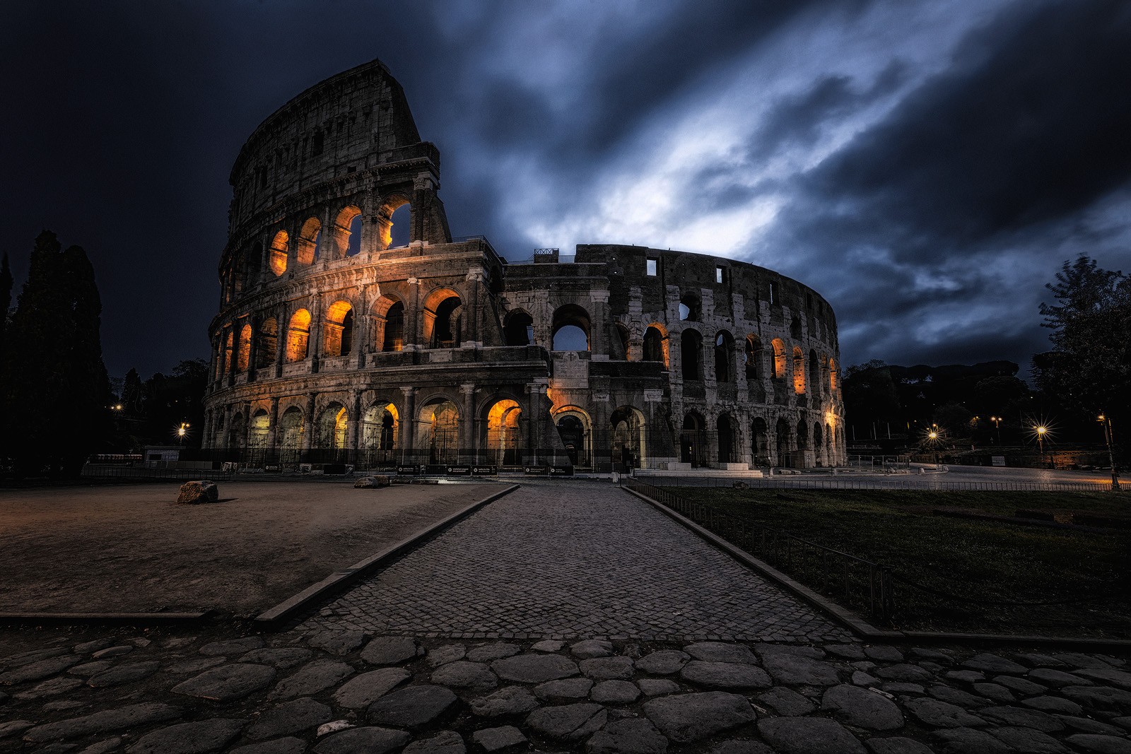 Colosseum Old Building Night Rome Italy 1600x1067