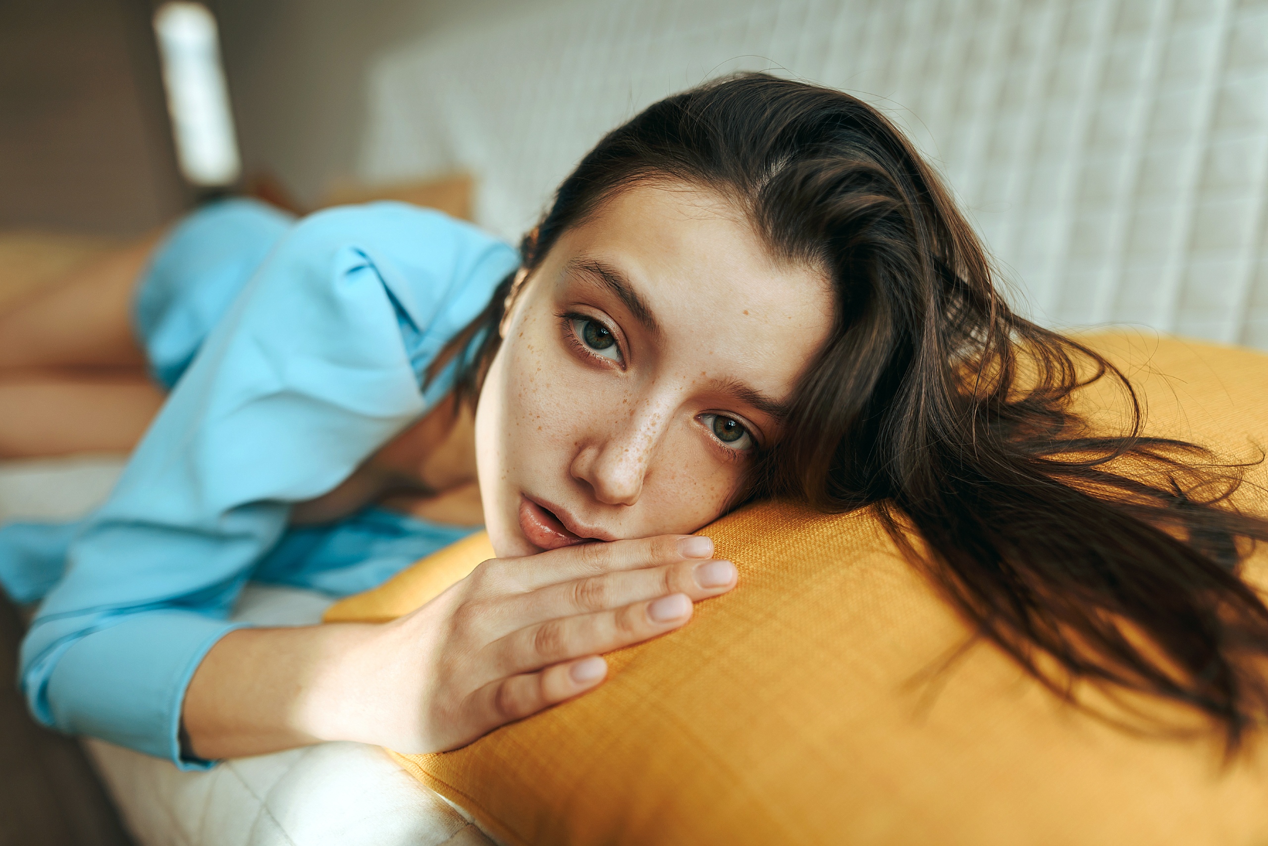 Alina Borodina Women Model Brunette Looking At Viewer Face Freckles Cushions Couch Bokeh Indoors Wom 2560x1709