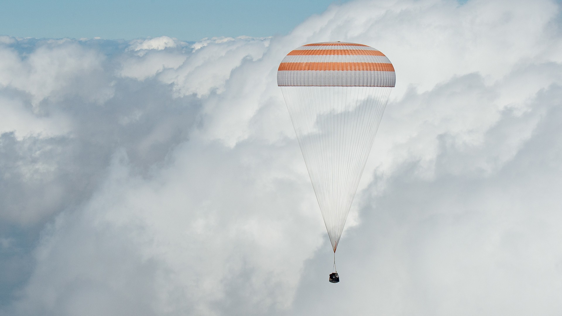 Roscosmos NASA Soyuz Parachutes 1920x1080