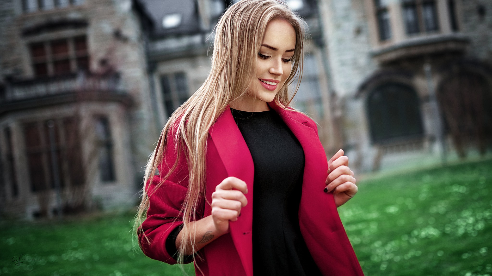 Women Blonde Smiling Long Hair Face Tattoo Women Outdoors Alex Fetter Maria Puchnina Vest Pink Coat  2048x1152