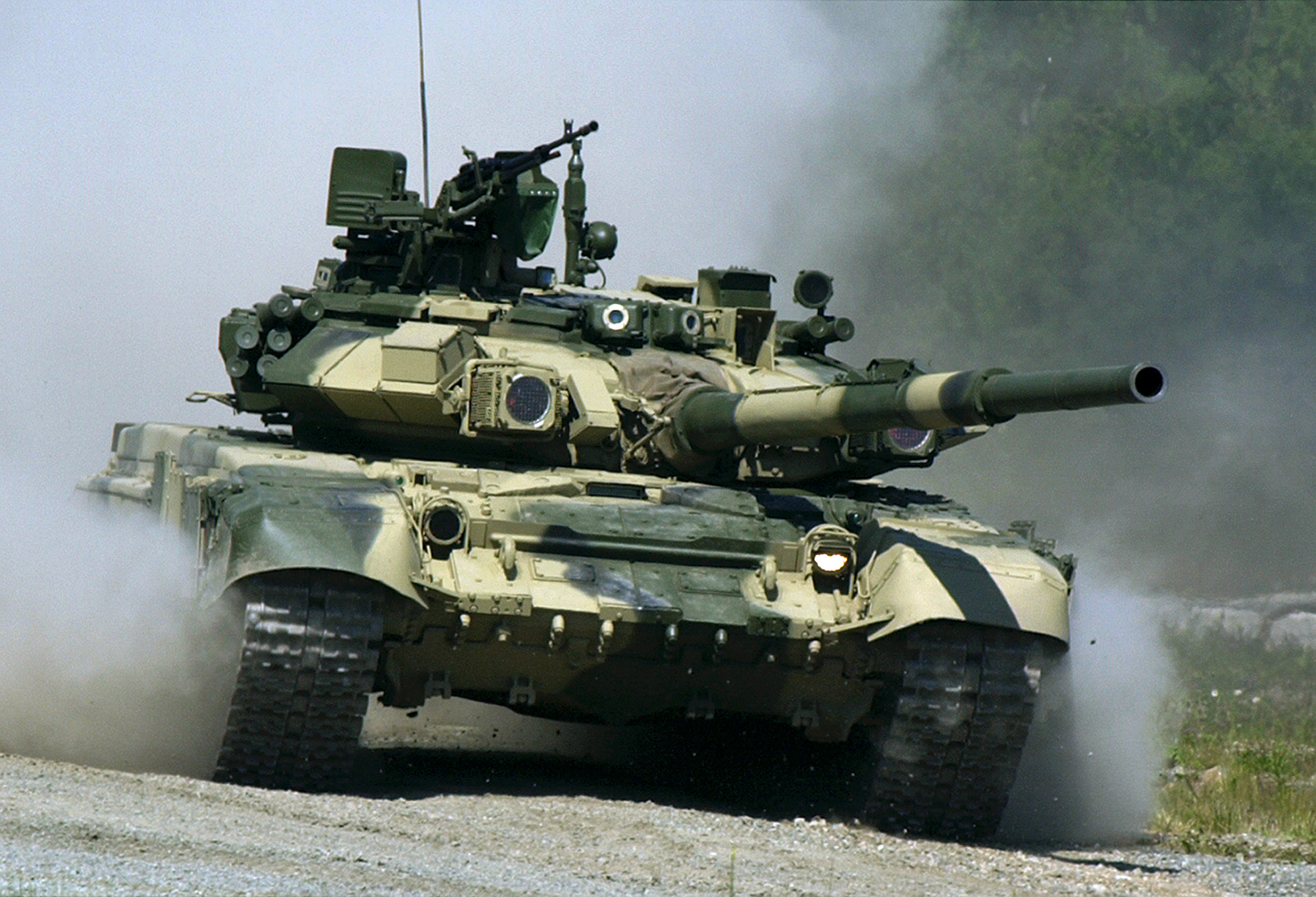 Military T 90 2000x1364