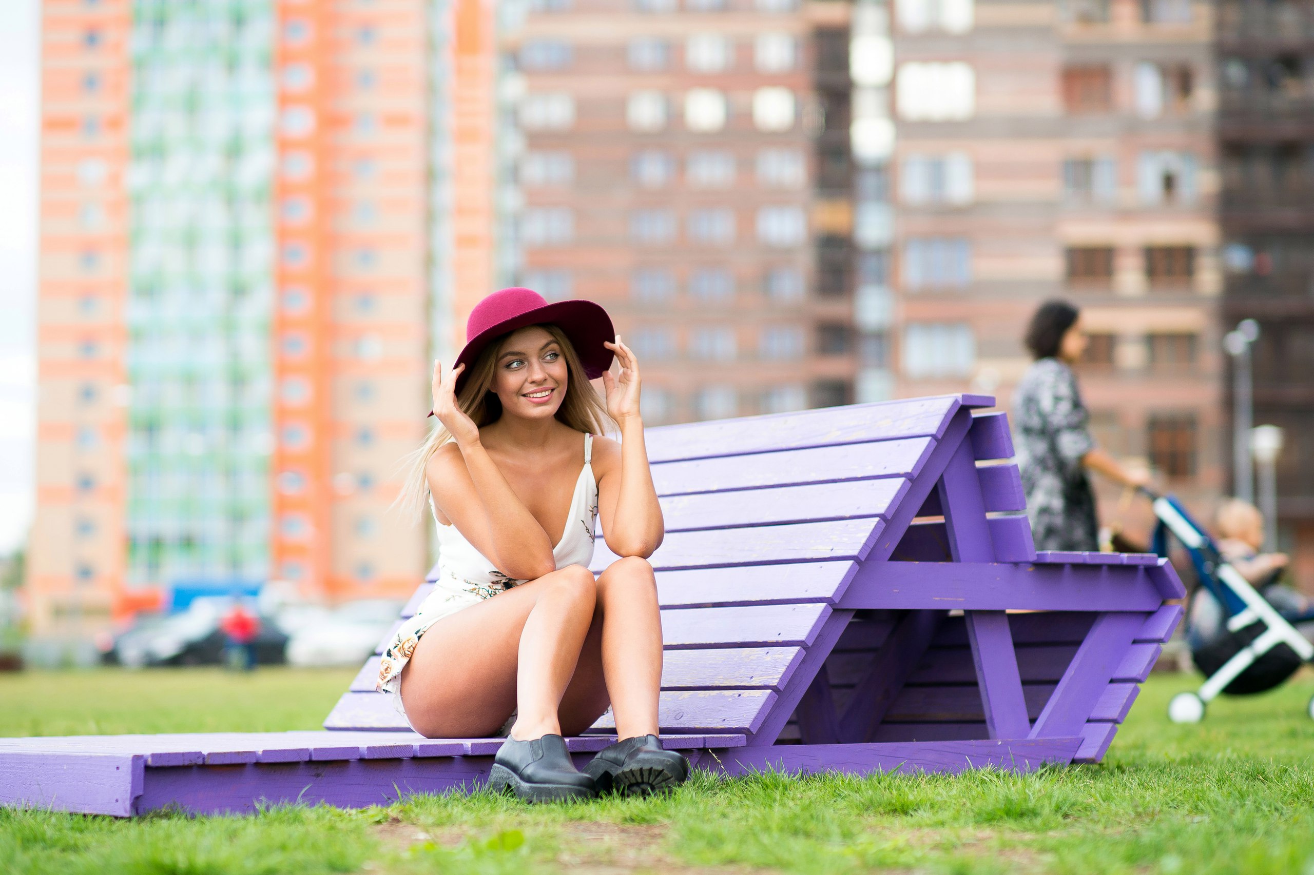 Bench Women Outdoors Sitting Hat Women Model Sun Dress Millinery 2560x1706