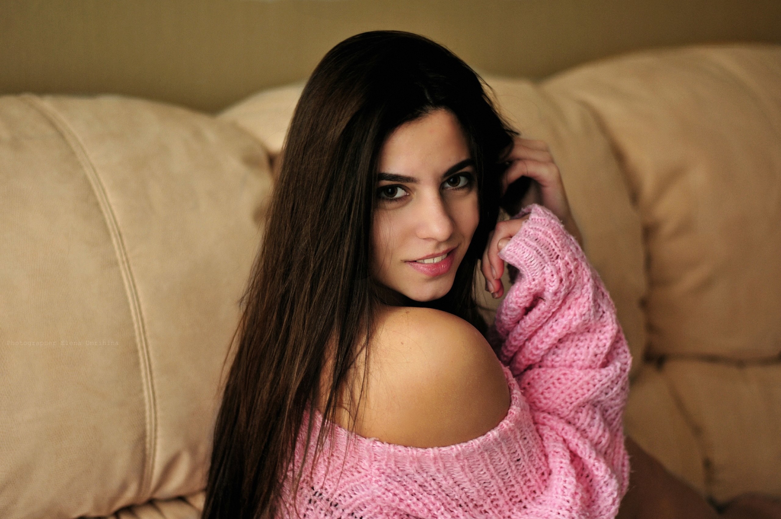 Women Hair Long Hair Face Smiling Looking At Viewer Bare Shoulders Sweater Pink Sweater Looking Over 2560x1700