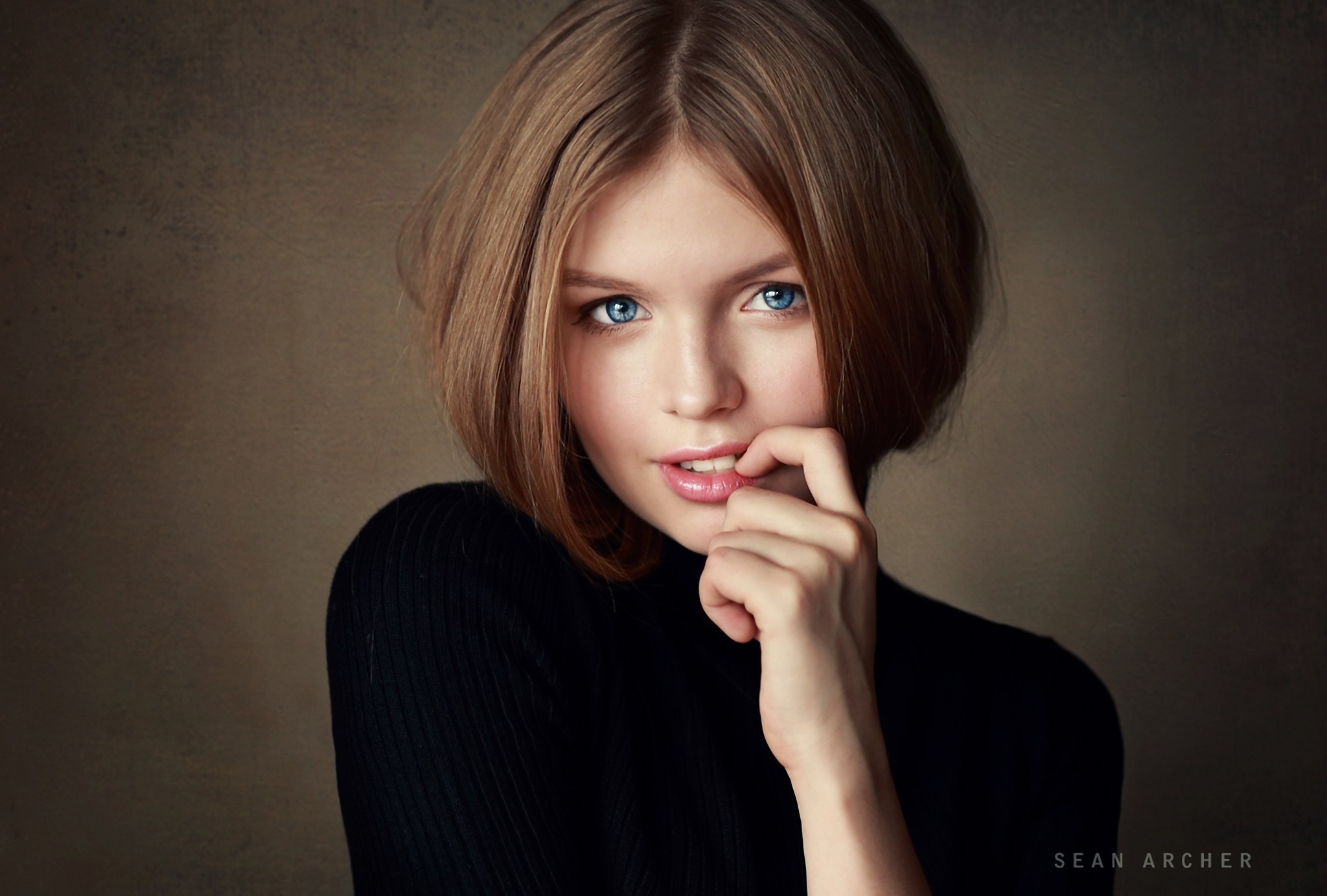 Women Face Finger On Lips Portrait Blue Eyes Simple Background Short Hair Looking At Viewer Turtlene 2048x1384