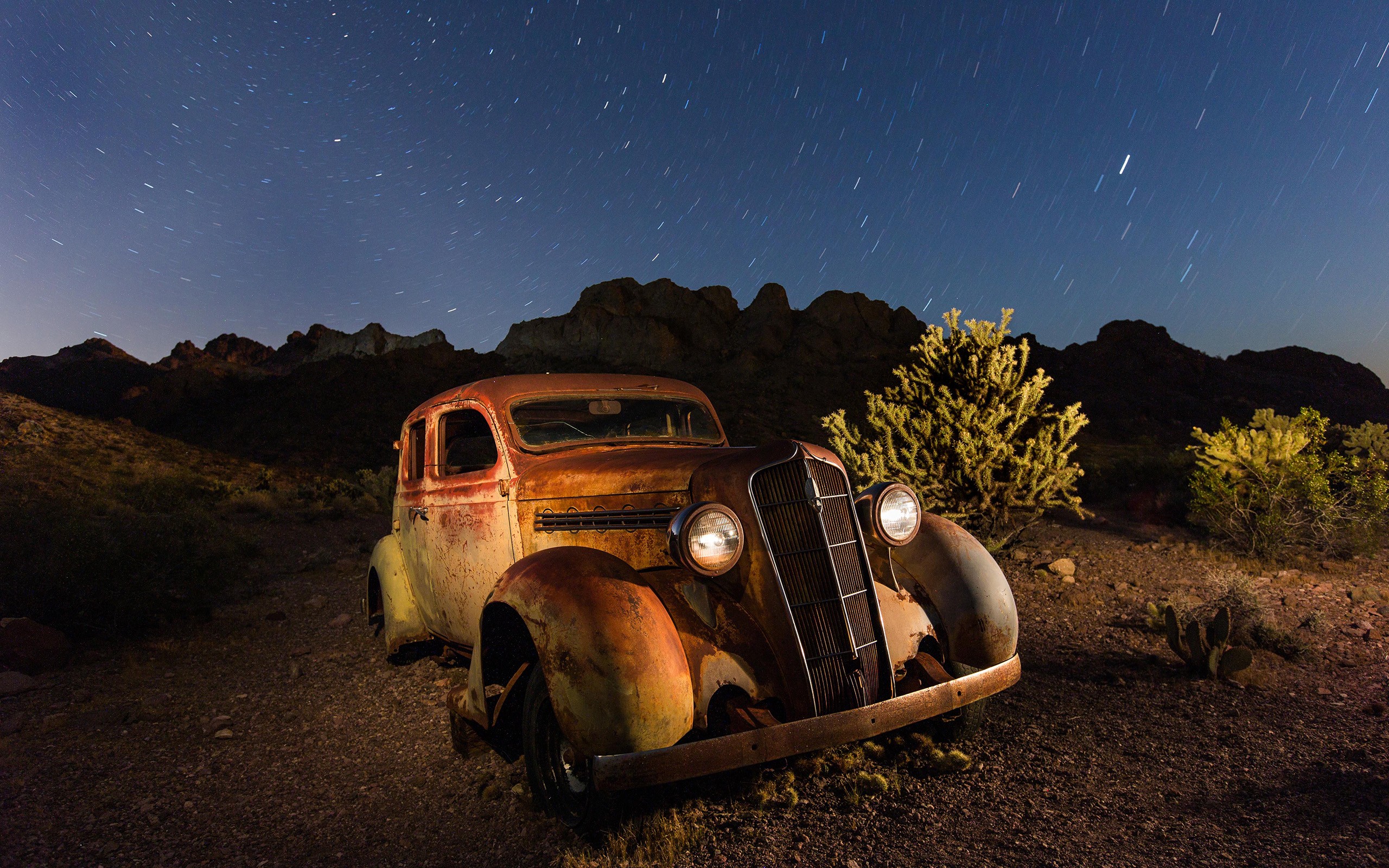 Mountains Wreck Car Stars Night Desert Long Exposure Gravel Rust Vehicle 2560x1600