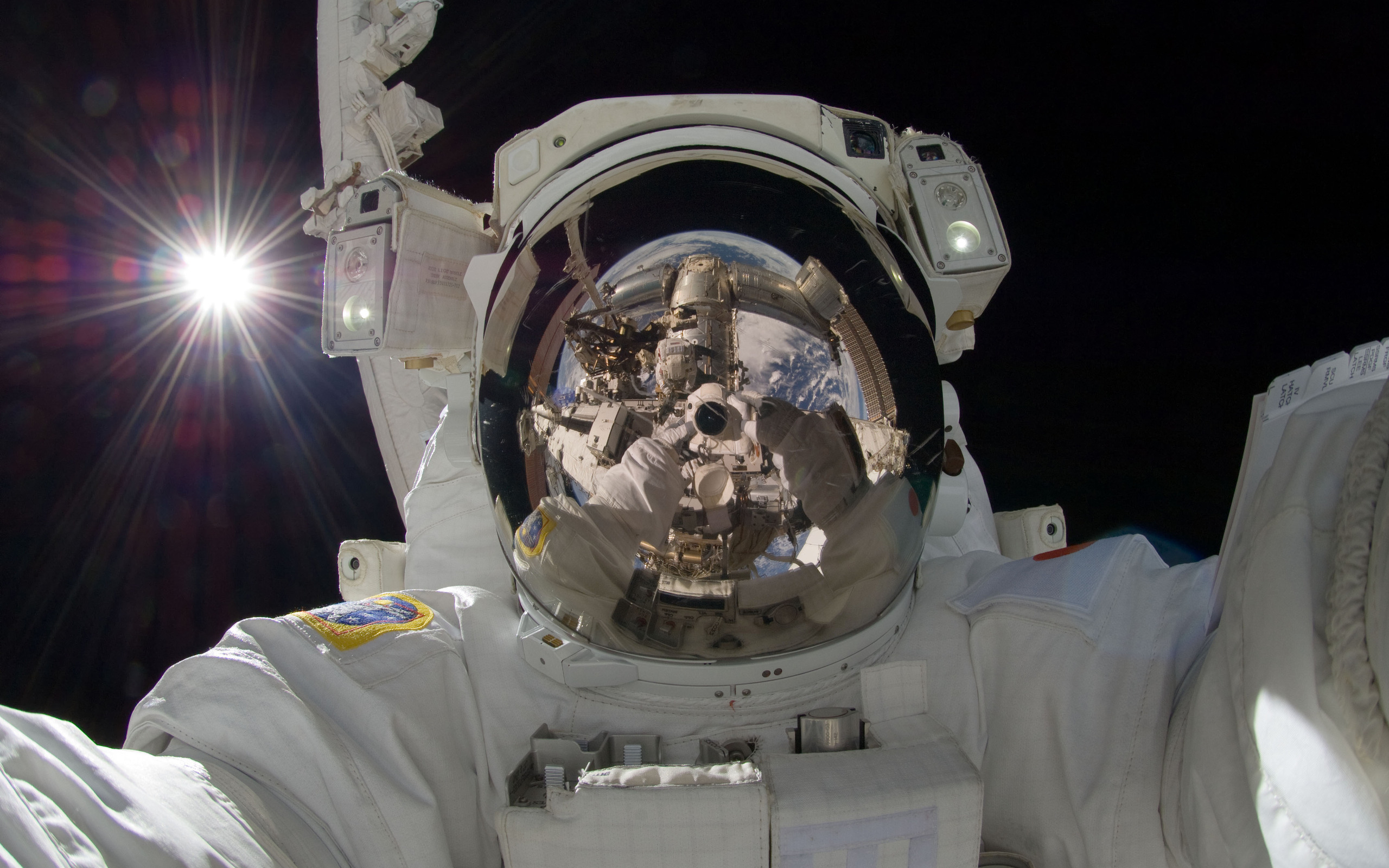 Astronaut Universe Space Spacesuit Reflection Self Portraits Self Shot Selfies Flashlight Earth Spac 2560x1600