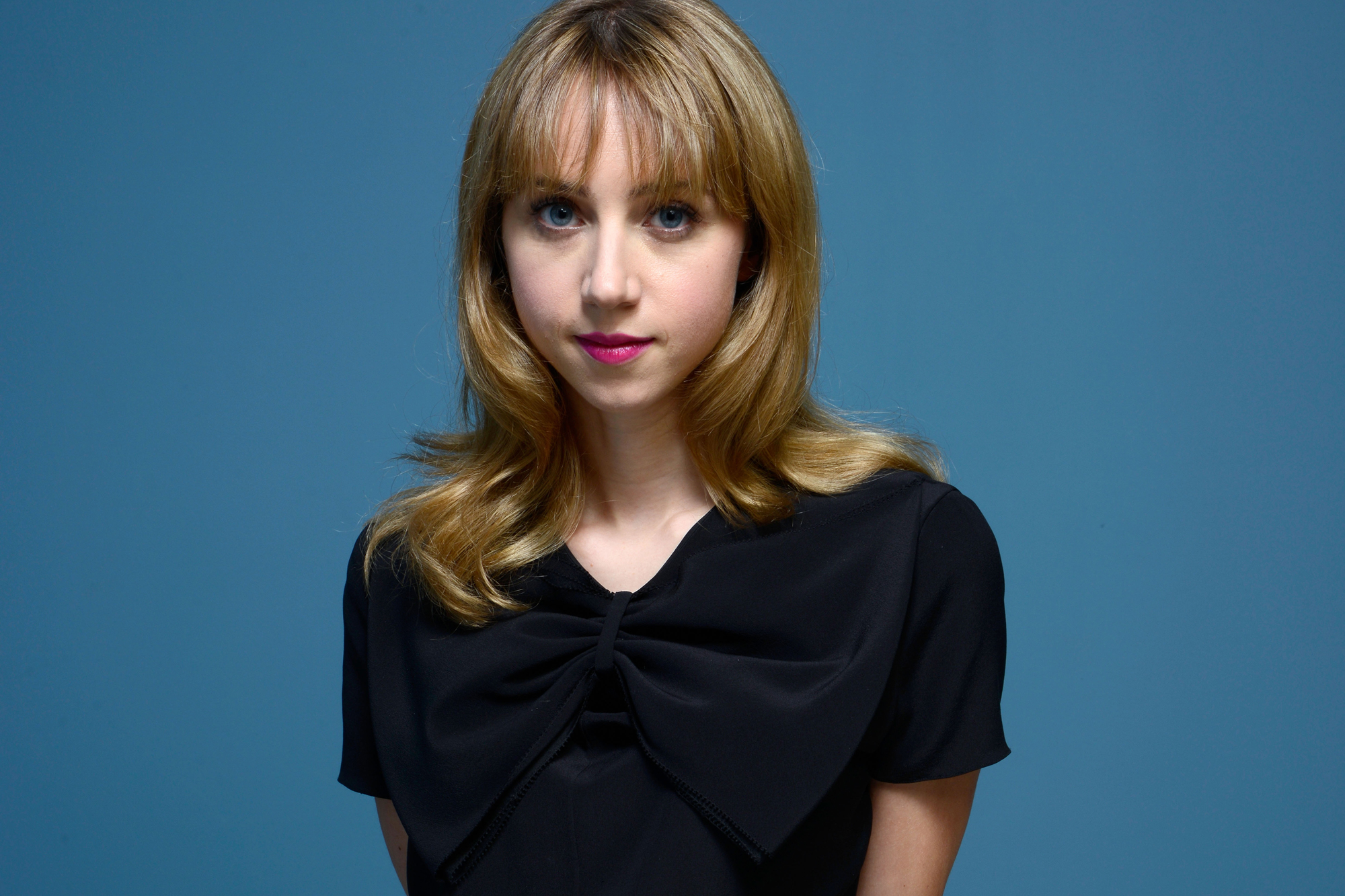 Zoe Kazan Women Actress Long Hair Blue Background Lipstick Blue Eyes 2000x1333