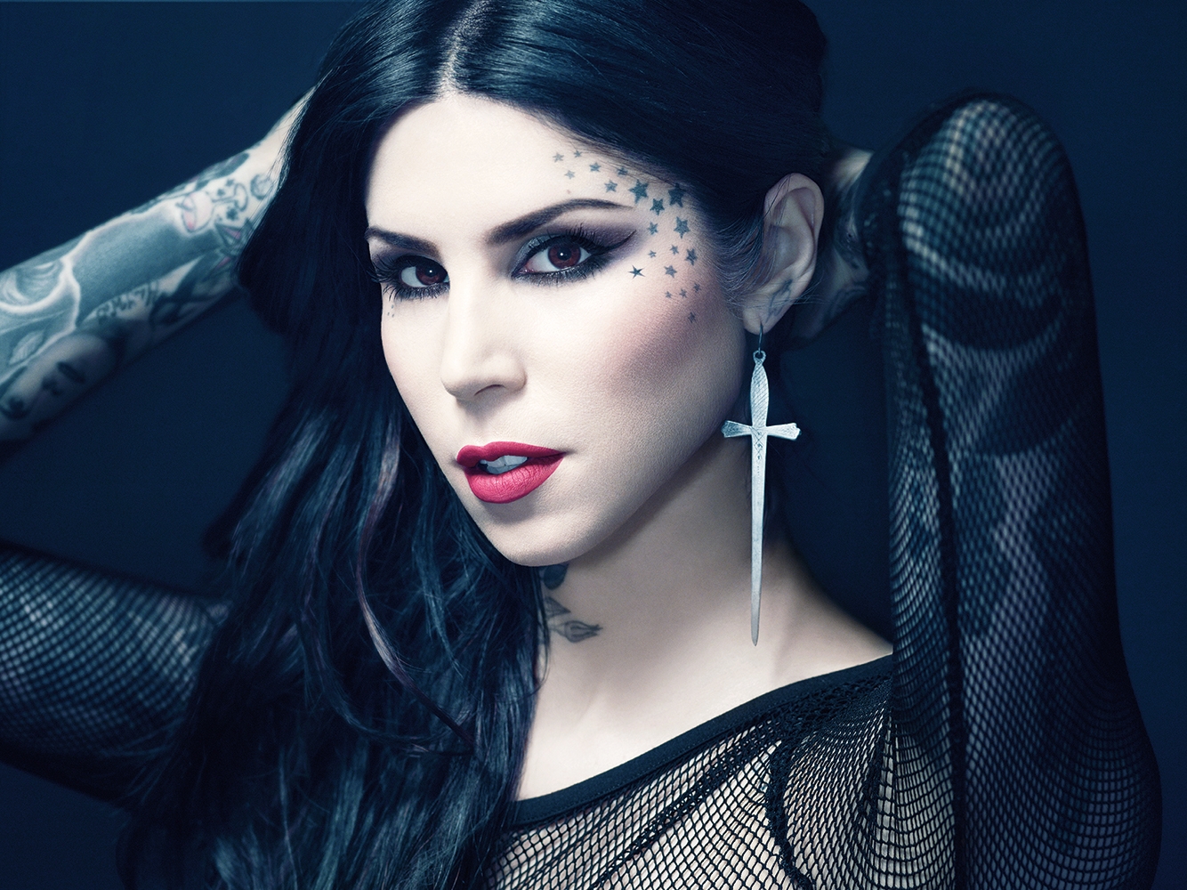 Kat Von D Women Tattoo Tattoo Artist Portrait Arms Up Face Makeup Long Hair Dark Hair 1334x1000