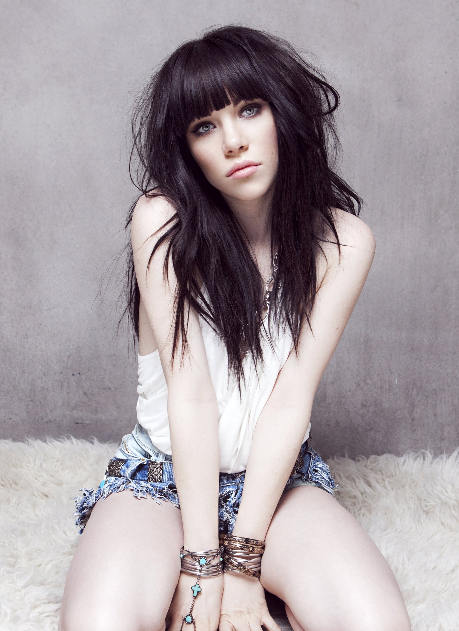 Carly Rae Jepsen Women Singer Brunette Long Hair Blue Eyes Torn Clothes Legs 1492x2048