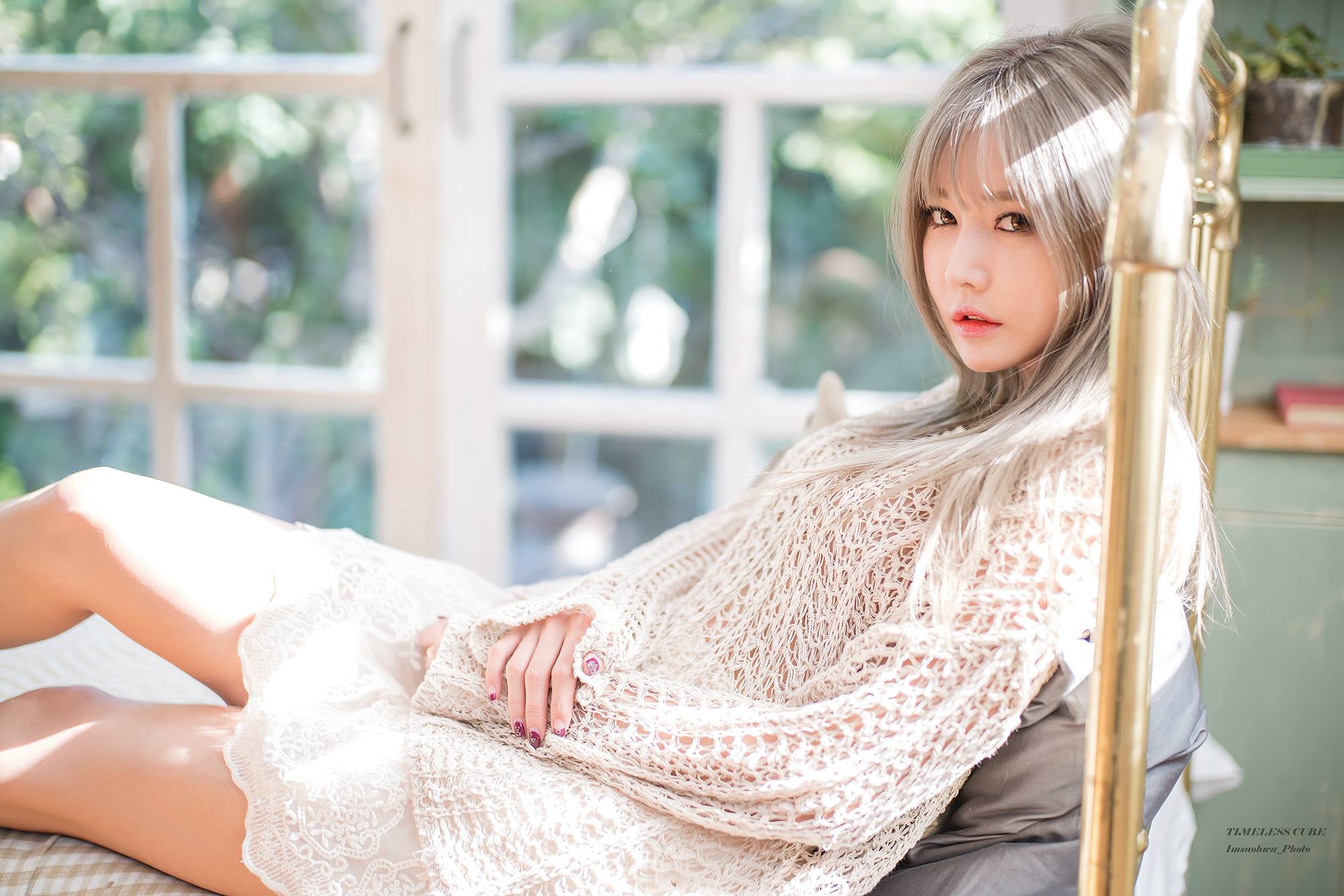 Han Ga Eun Asian Model Long Hair Sunlight Dappled Sunlight Depth Of Field In Bed 2000x1334
