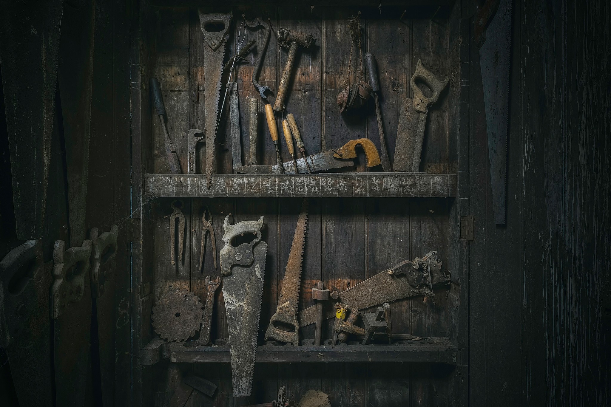 Tools Old Hammer Saw Rust Metal 2048x1365