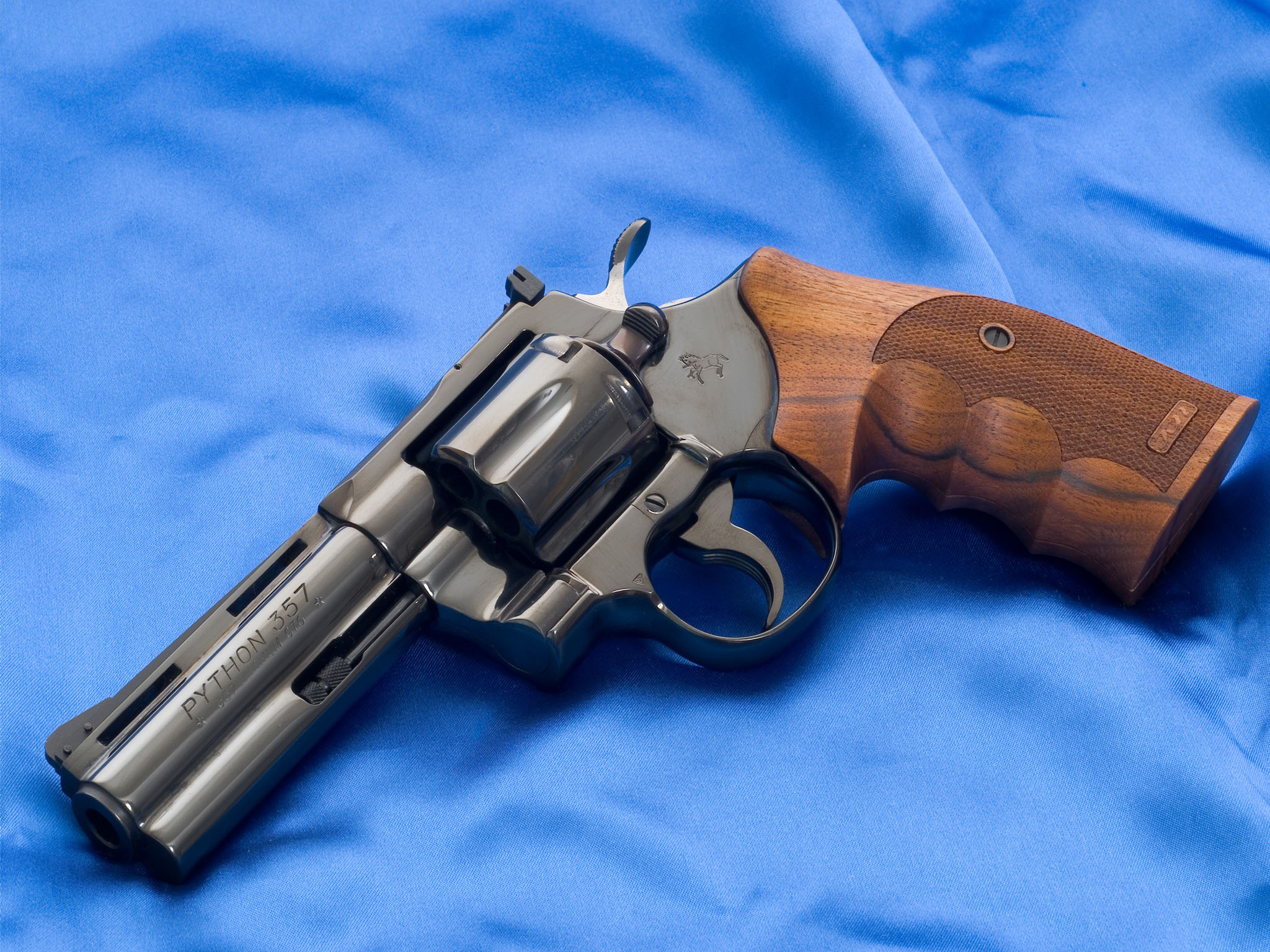 Weapons Colt Python Revolver 1920x1200