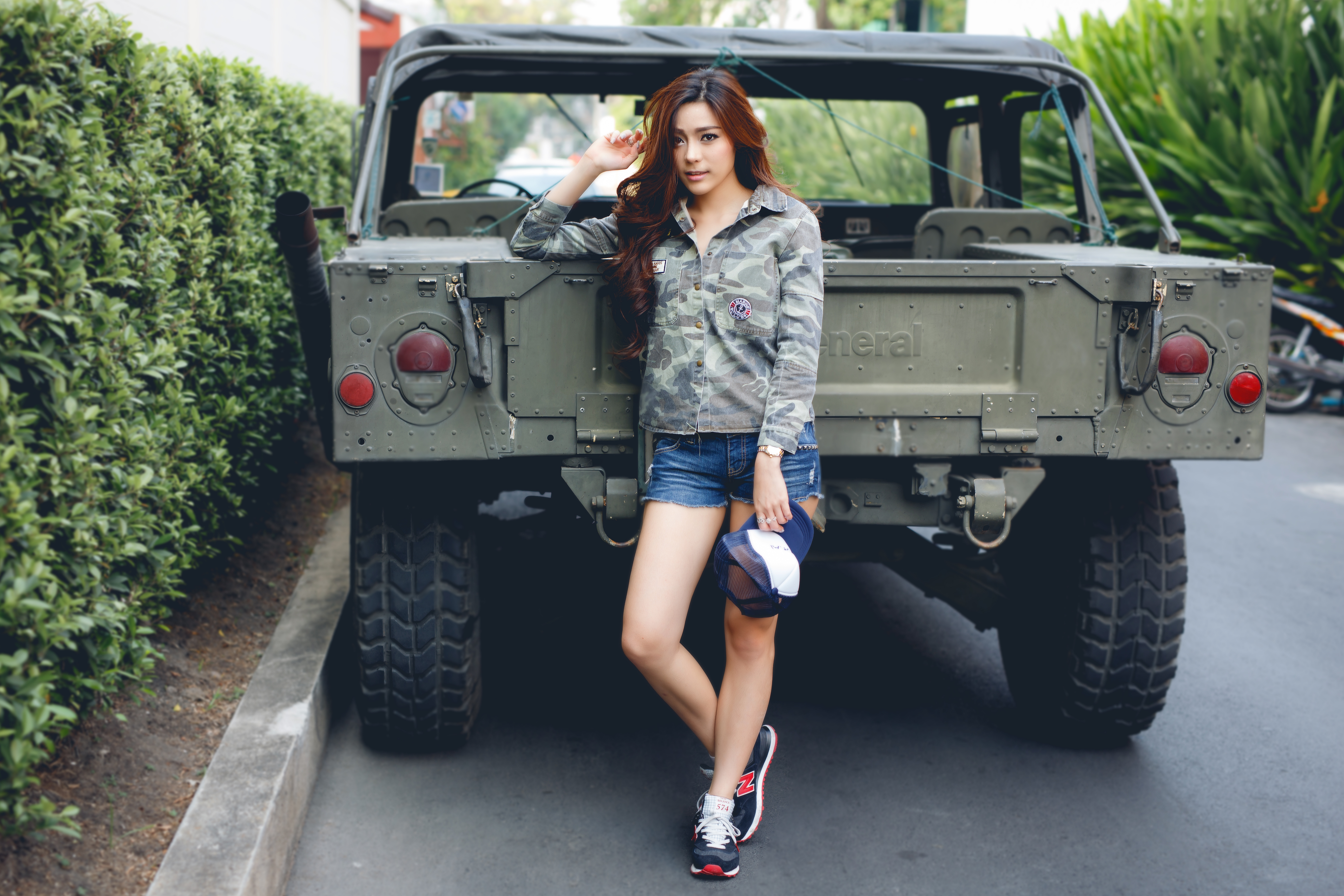 Asian Girl Jeep Khaki Model 5172x3448