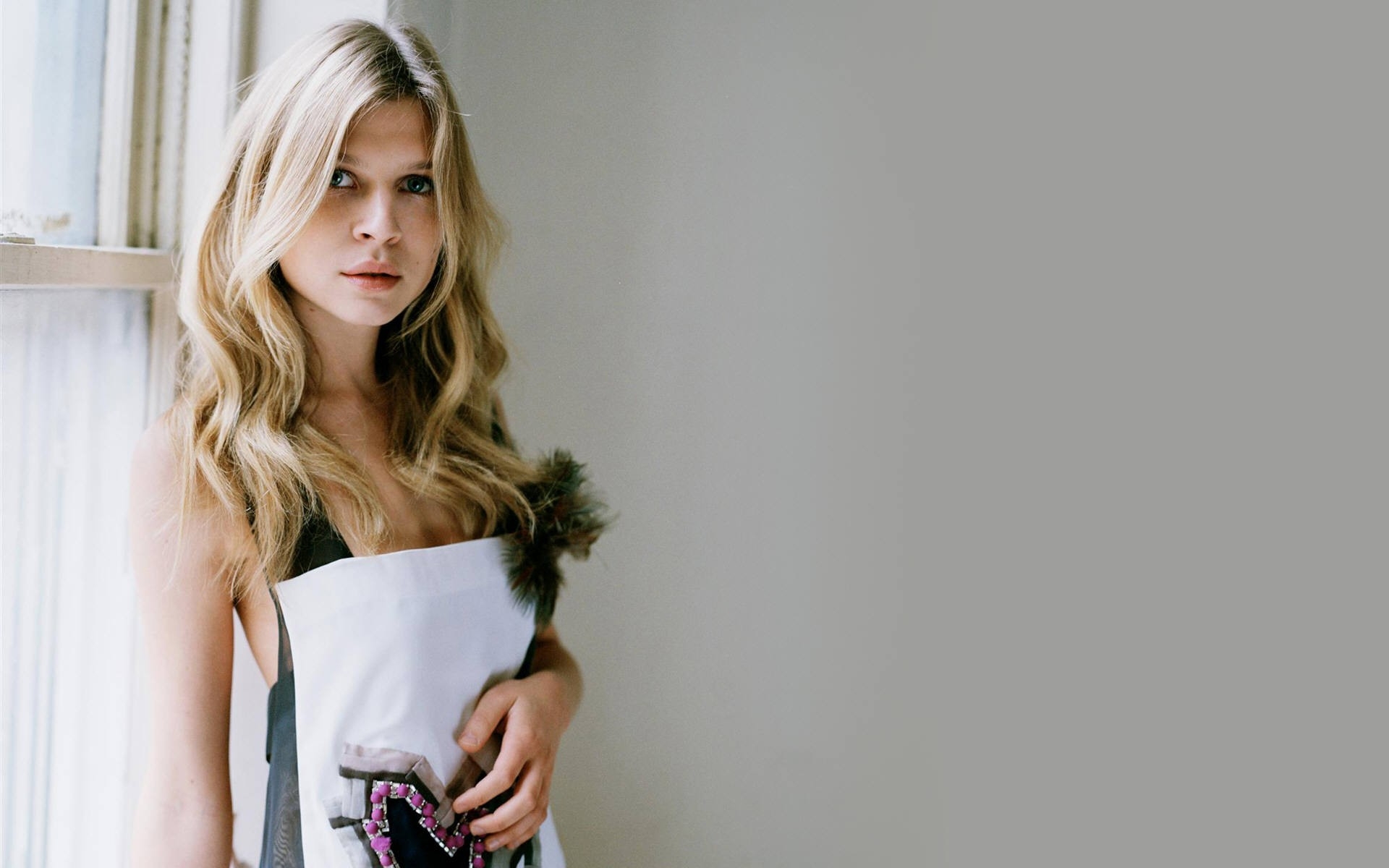 Clemence Poesy Actress 1920x1200