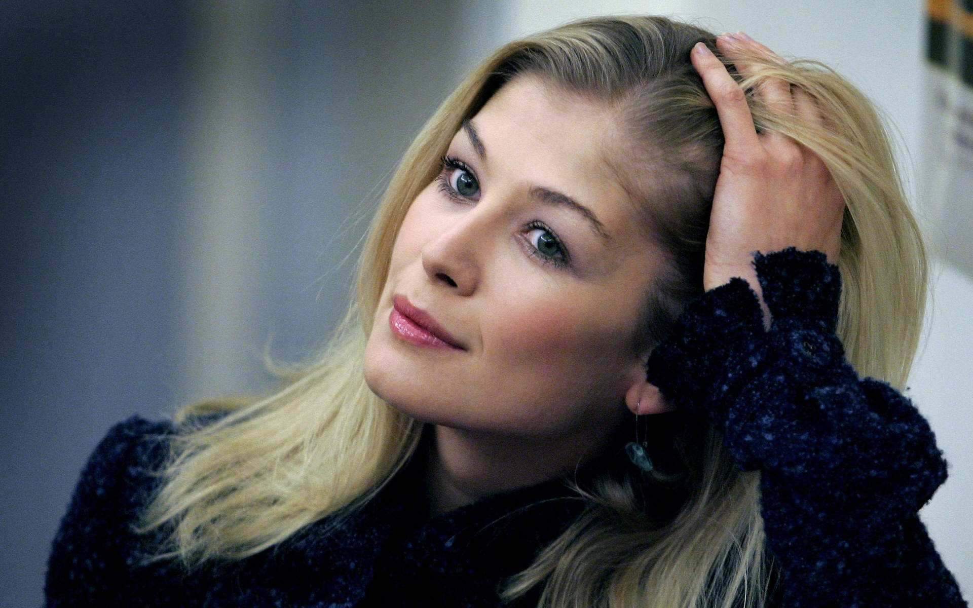 Rosamund Pike 1920x1200