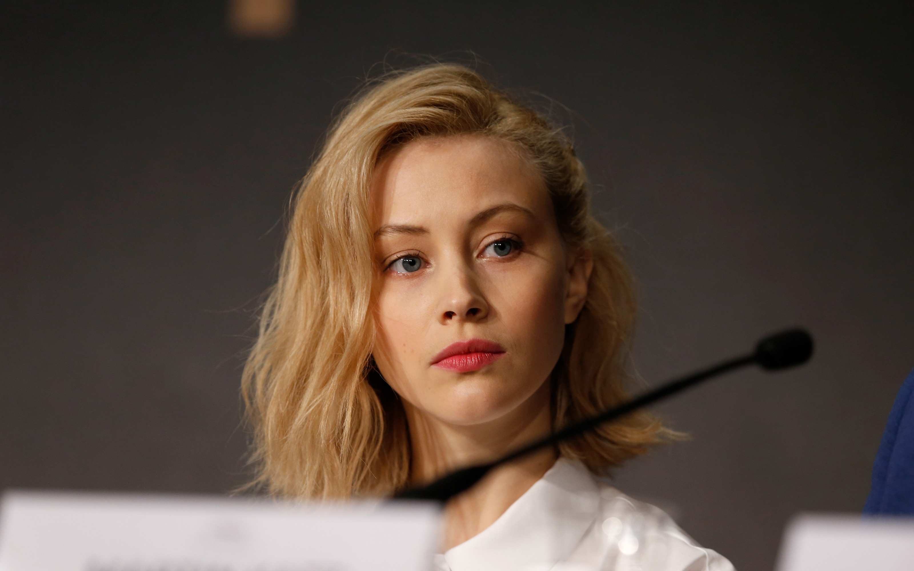 Sarah Gadon Canadian Actress Blonde Blue Eyes Face 3200x2000