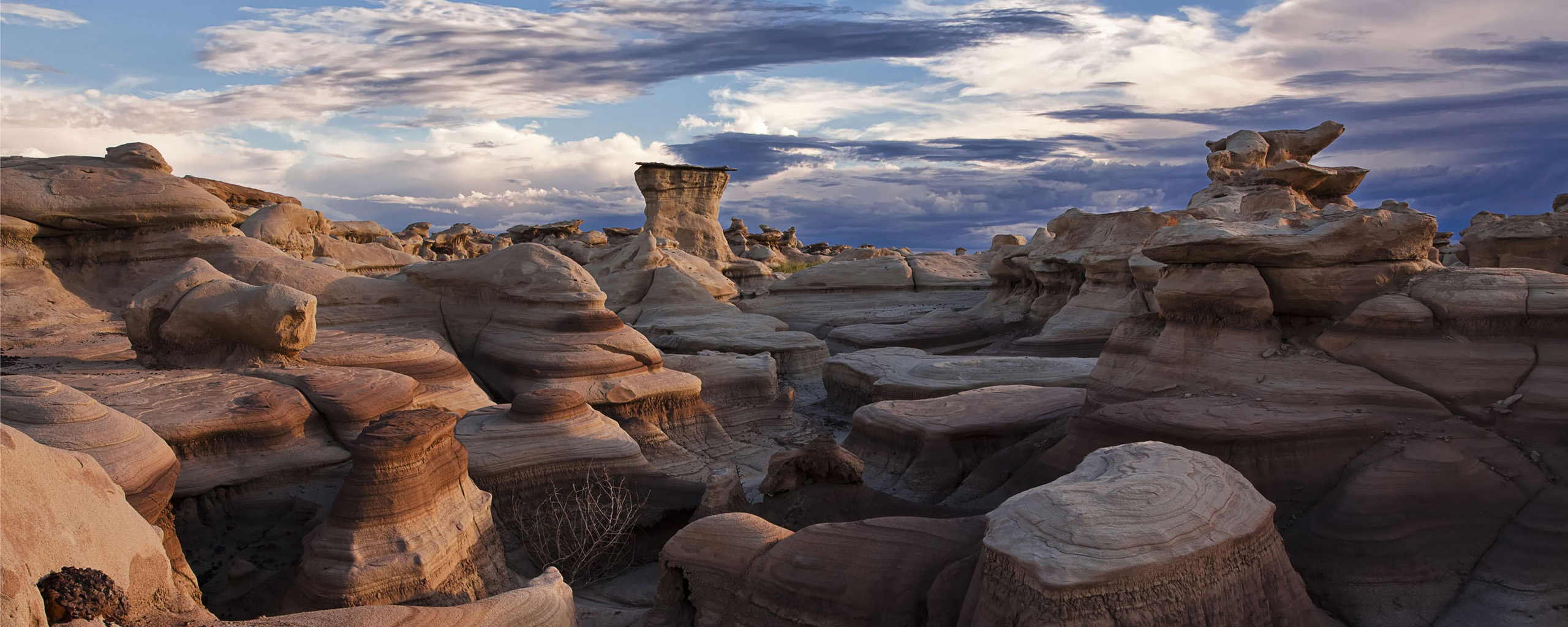 New Mexico Landscape Bisti Badlands Weird Rock 2560x1024