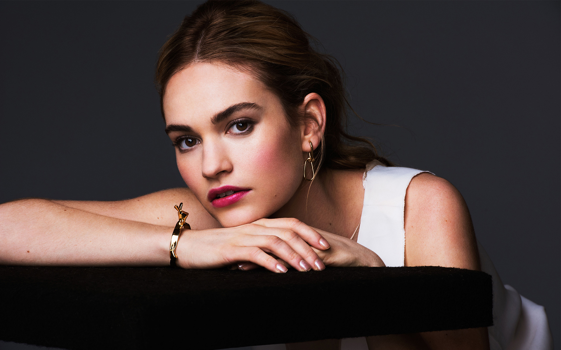Lily James 1920x1200