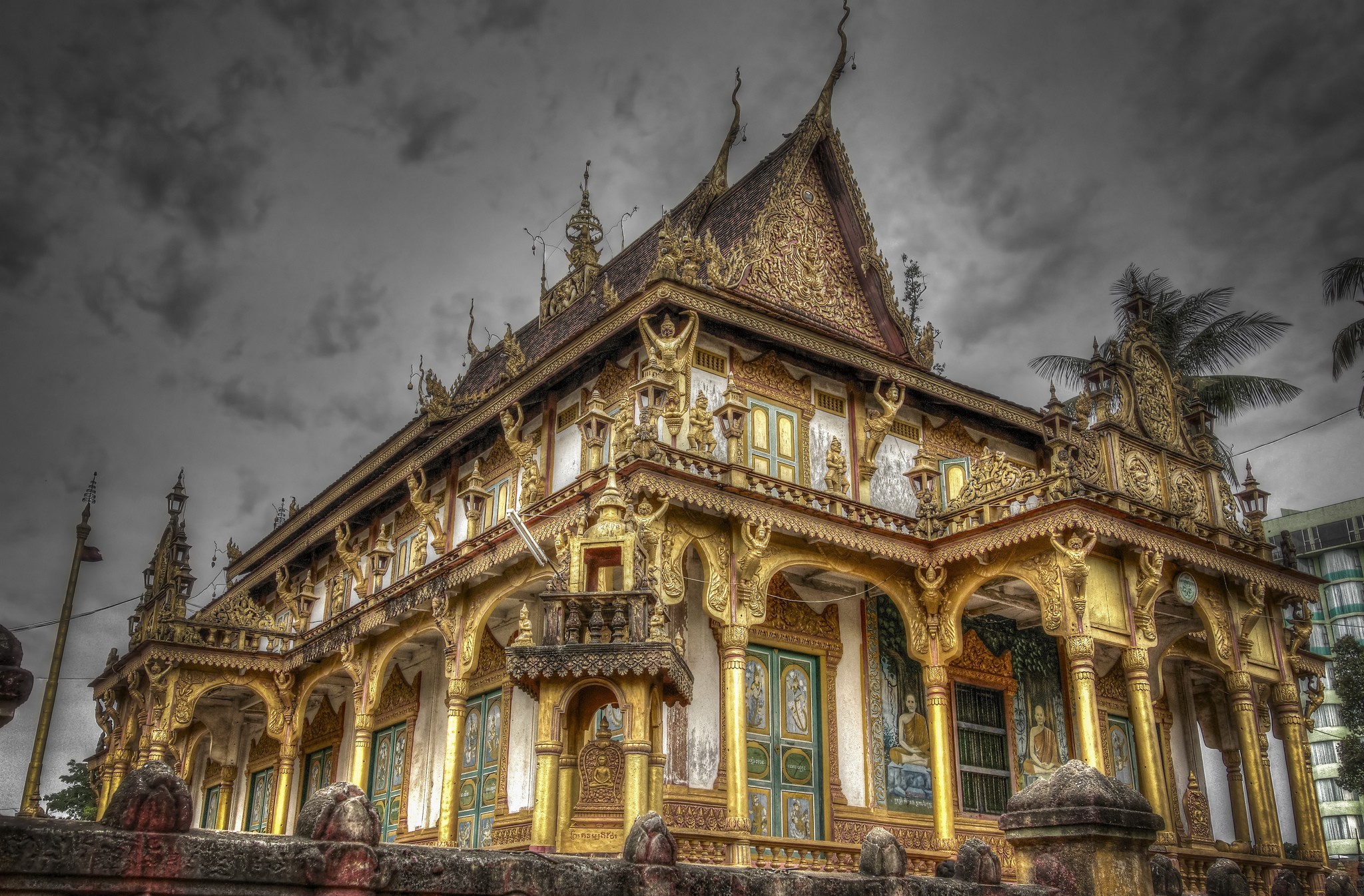 Cambodia Phnom Penh Temple 2048x1346