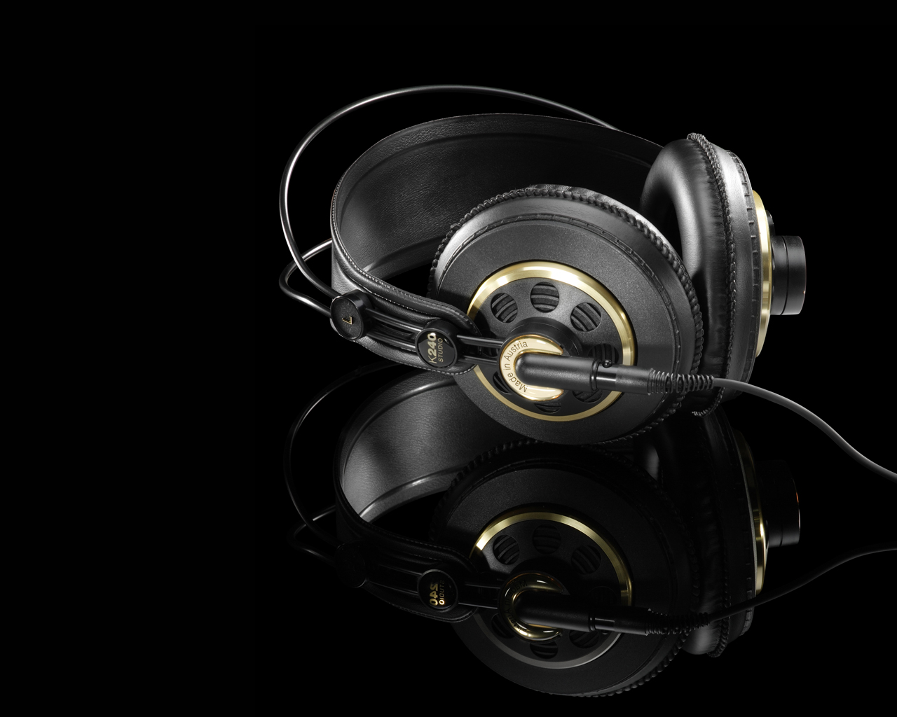 Audio Black AKG 1280x1024