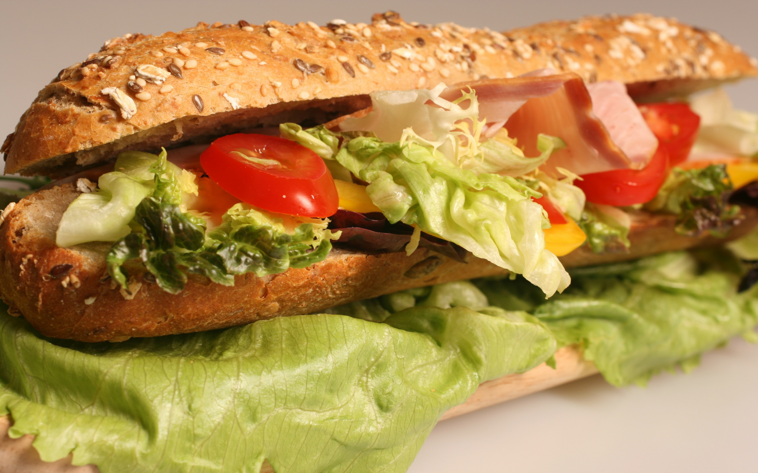 Sandwich Salad Lunch Bread Roll Tomato Lettuce 2560x1600