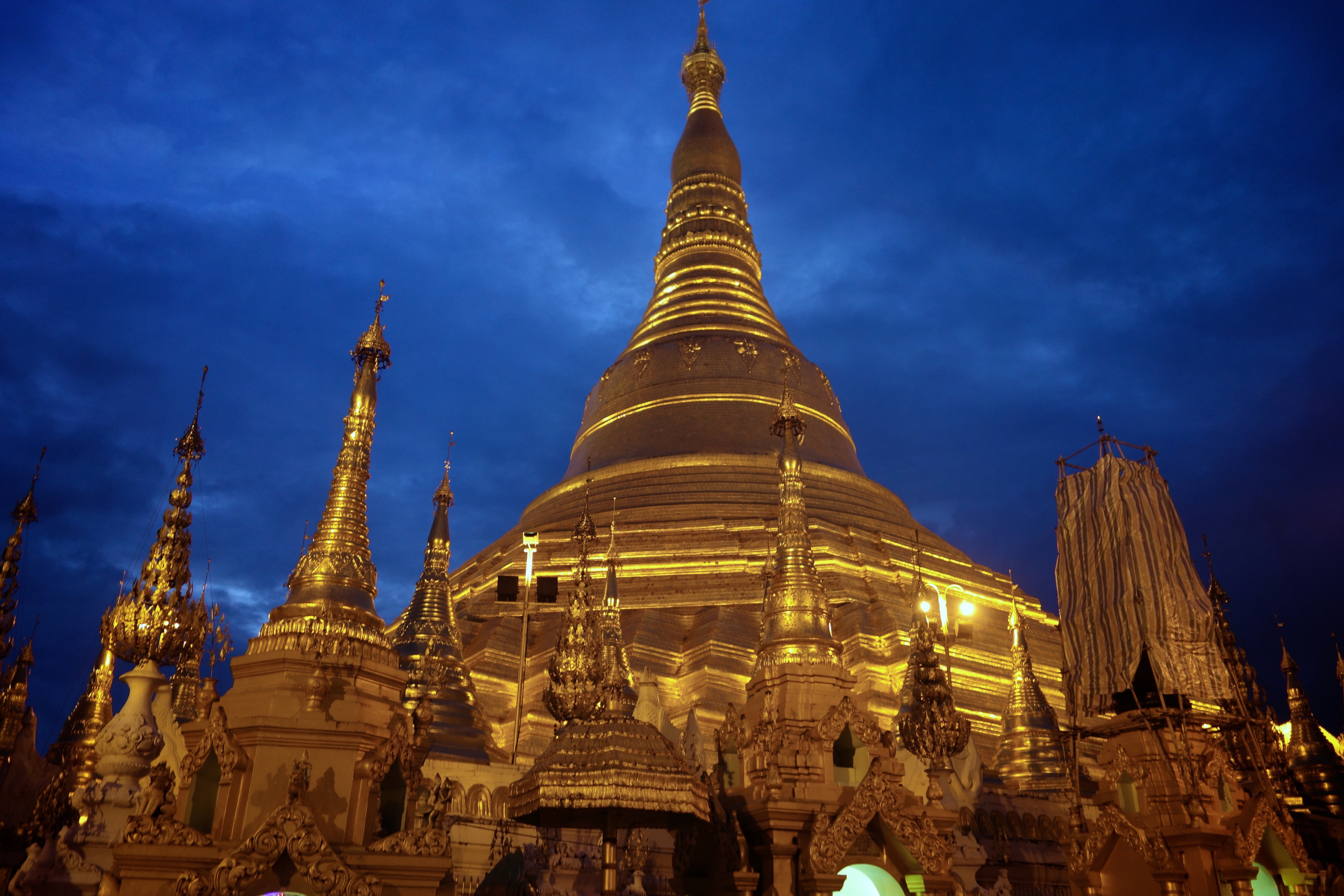 Myanmar Shwedagon Pagoda Yangon 5472x3648