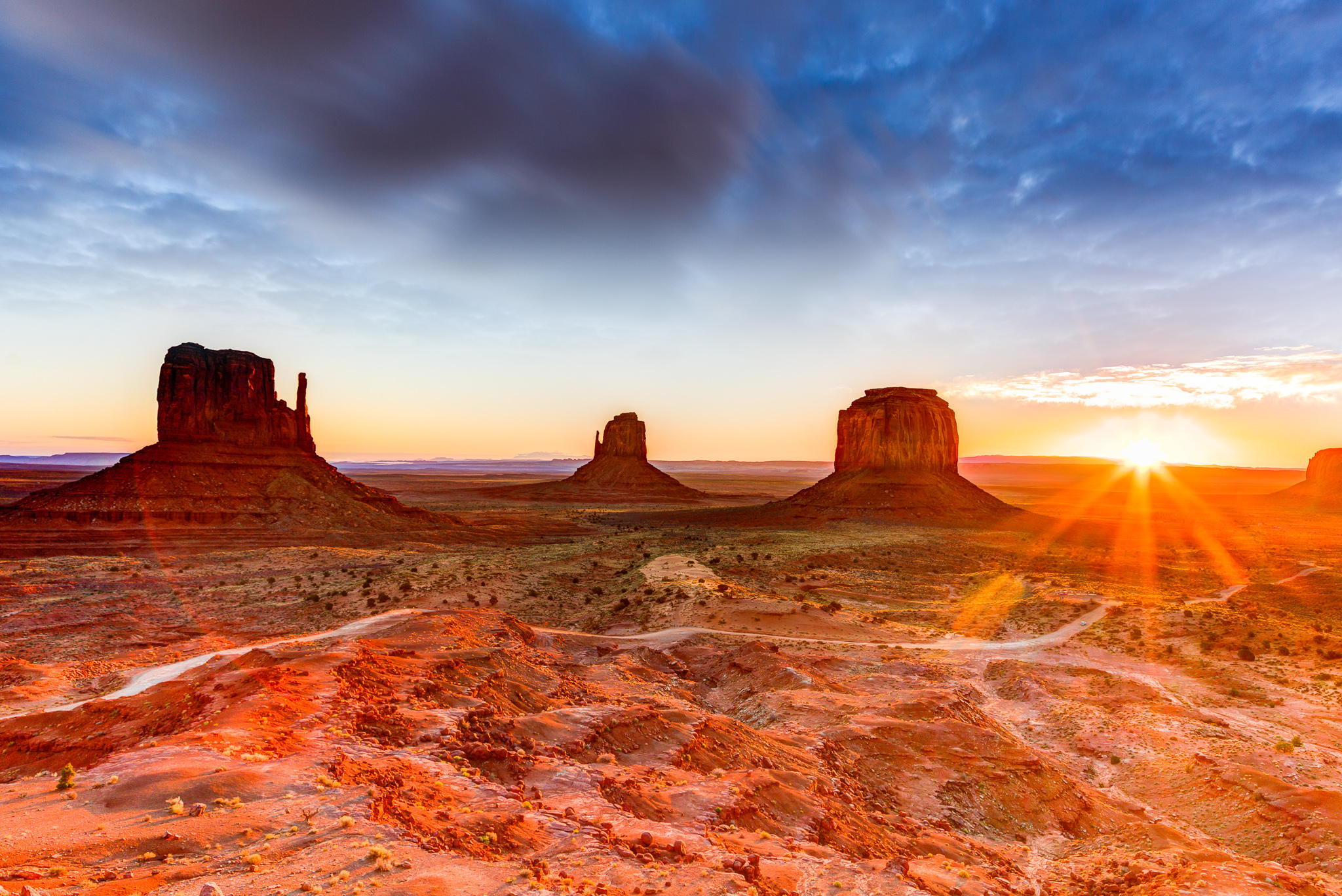 Desert Horizon Landscape Monument Valley Rock Sunbeam Sunrise Utah 2048x1368