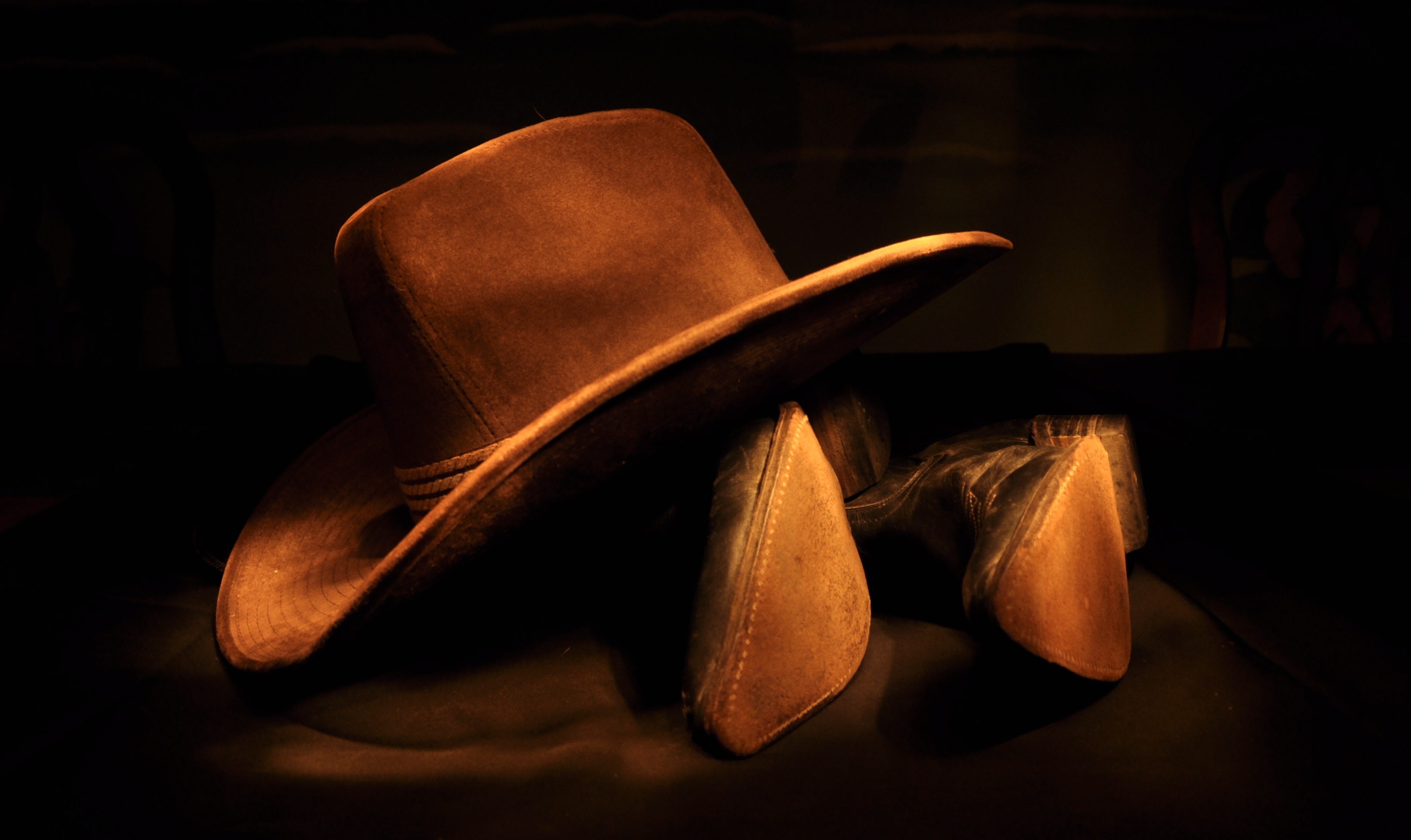 Hat Boots Cowboy Man Made Still Life 3232x1925