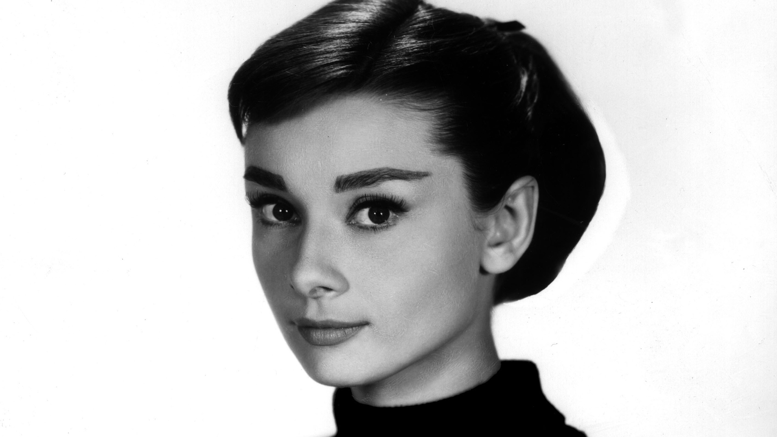 Audrey Hepburn 2560x1440