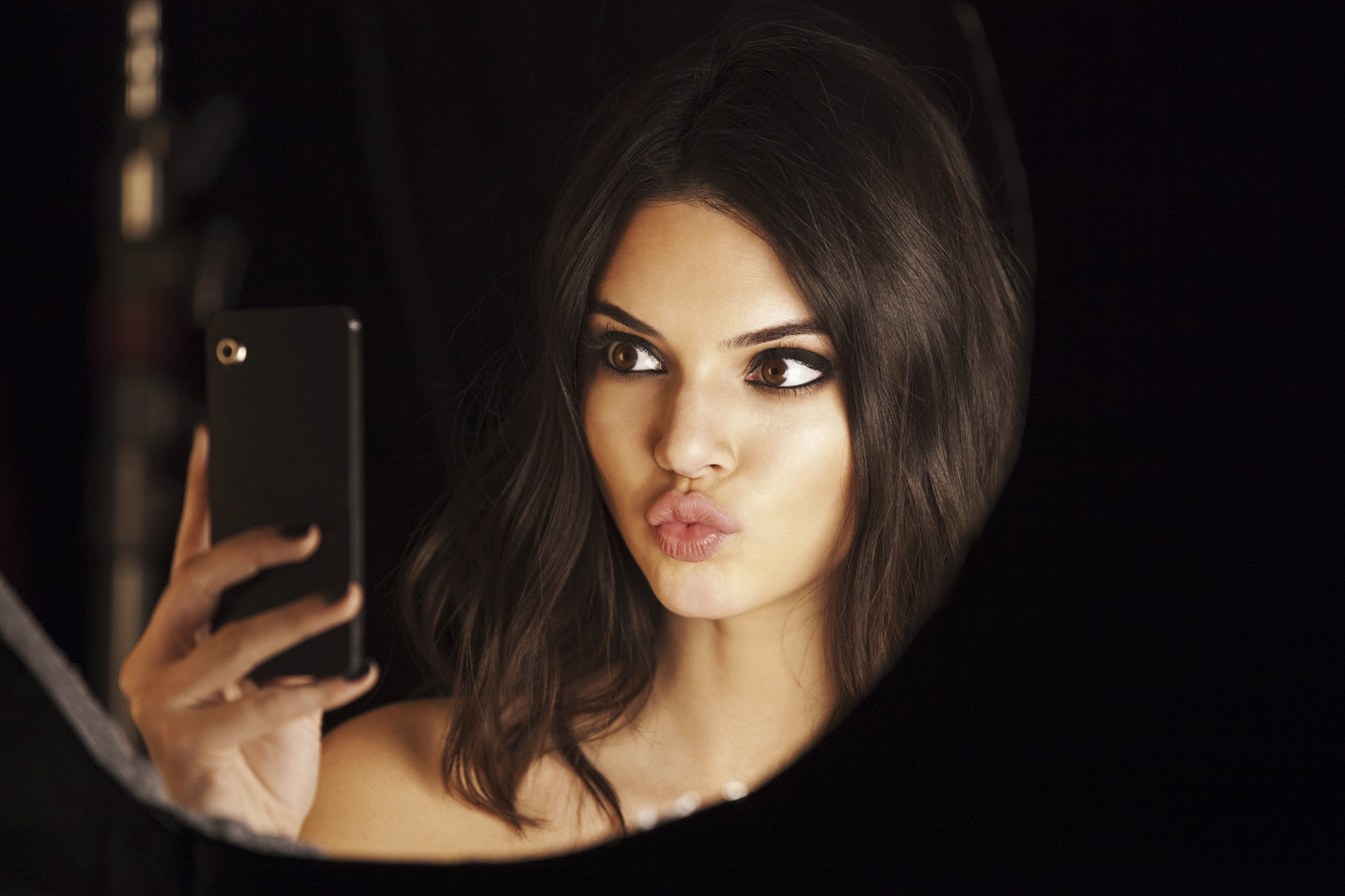 Kendall Jenner Women Model Brunette Dark Hair Self Shot Duckface 1920x1280