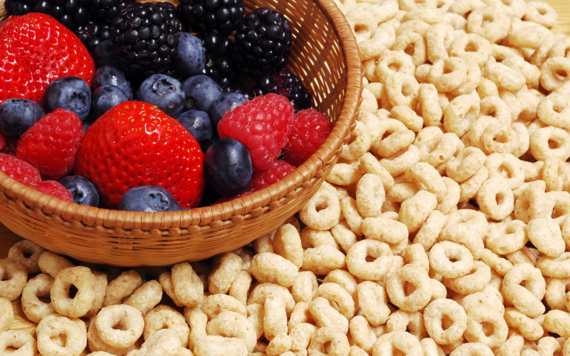 Strawberry Blueberry Cereal Basket 1920x1200