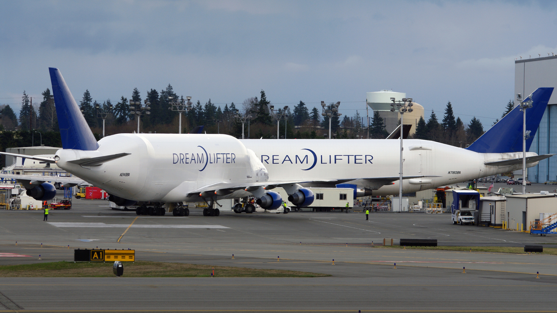 Airplane Boeing 747 Dreamlifter 1920x1080