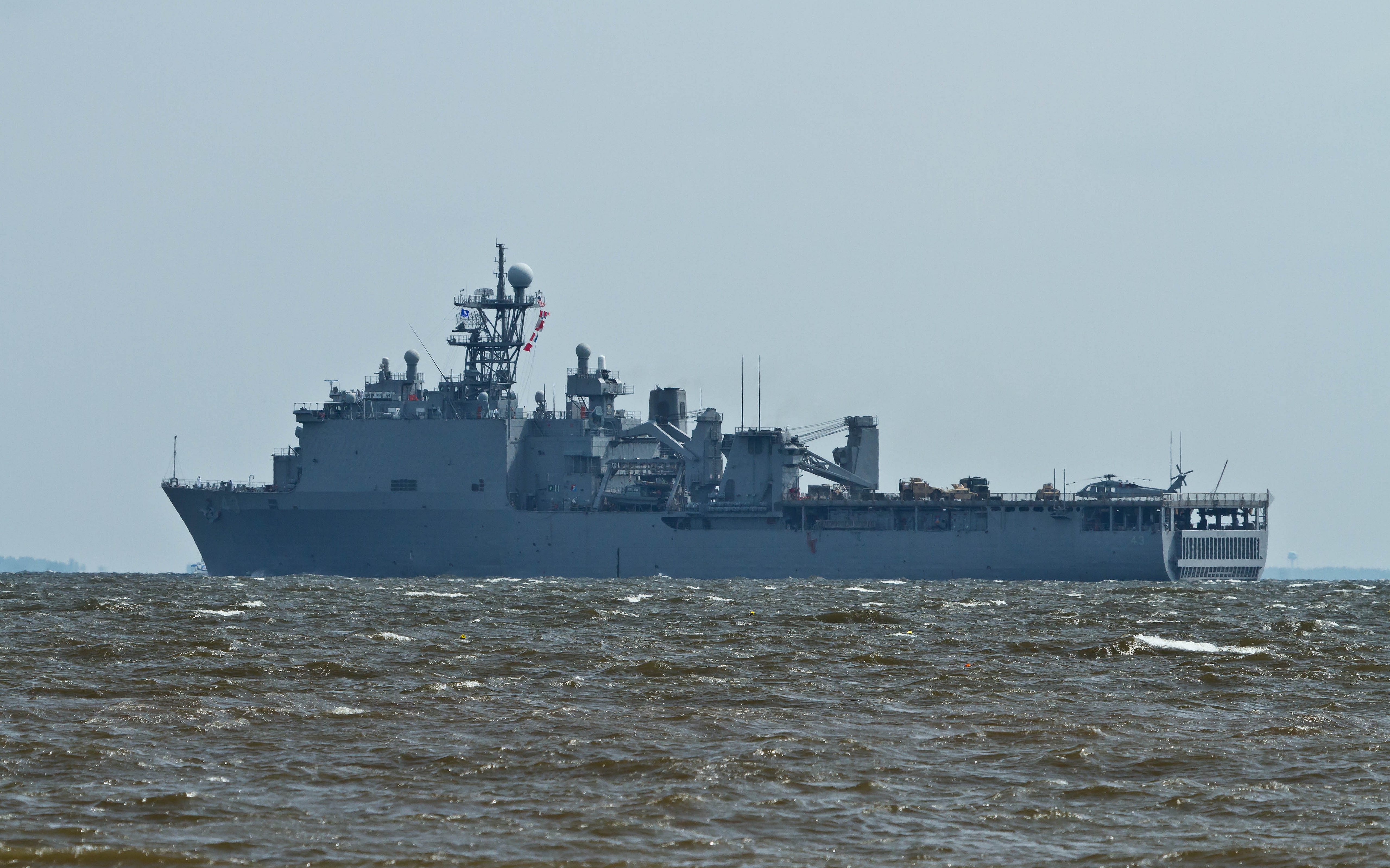 Dock Landing Ship USS Fort McHenry LSD 43 Warship 5120x3200