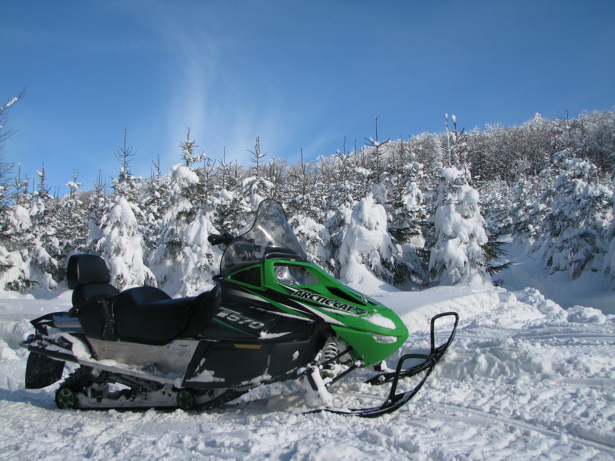 Vehicles Snowmobile 2048x1536