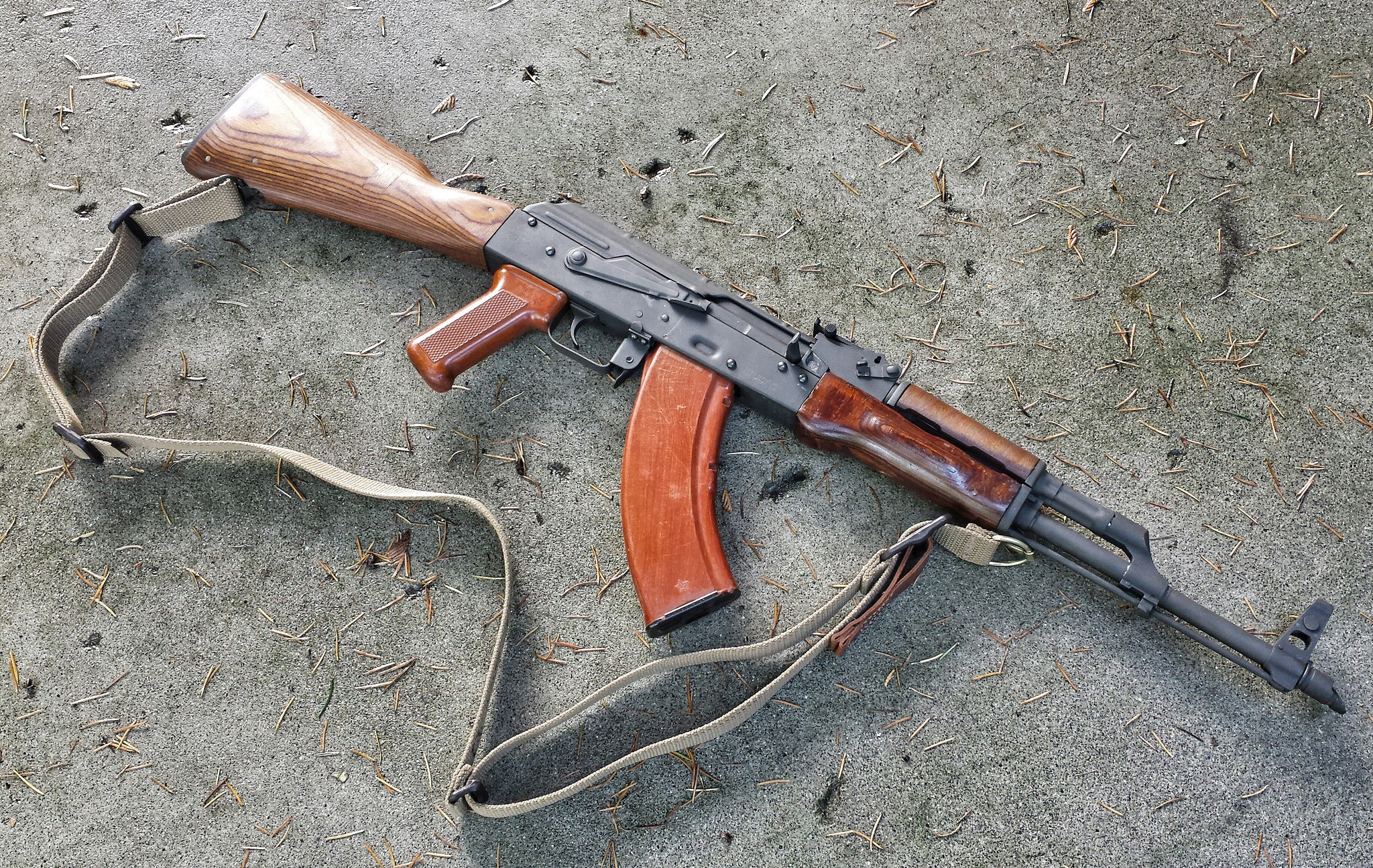 Weapons AK 47 2048x1296