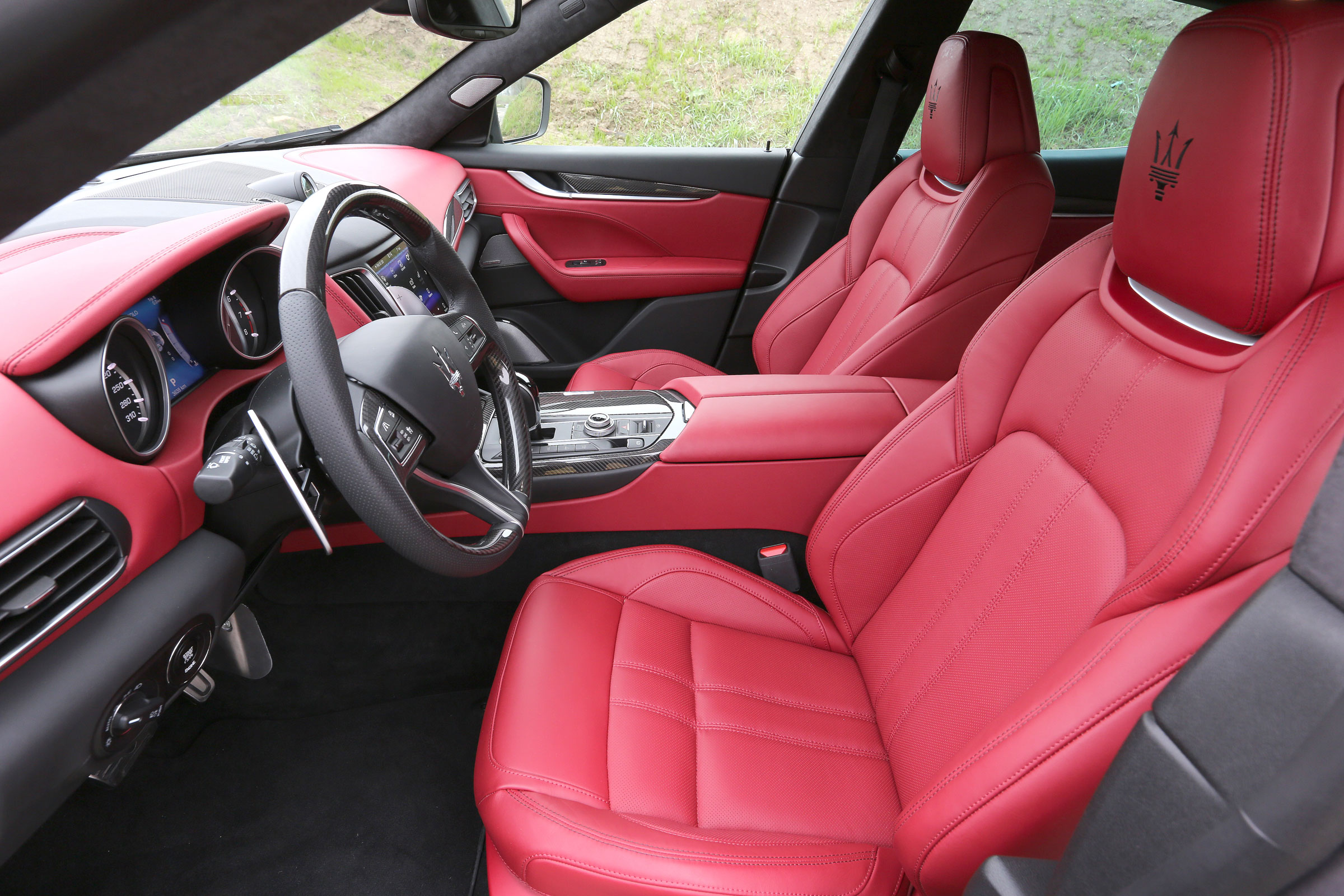 Maserati Levante Maserati Interior Red Seat 2400x1600