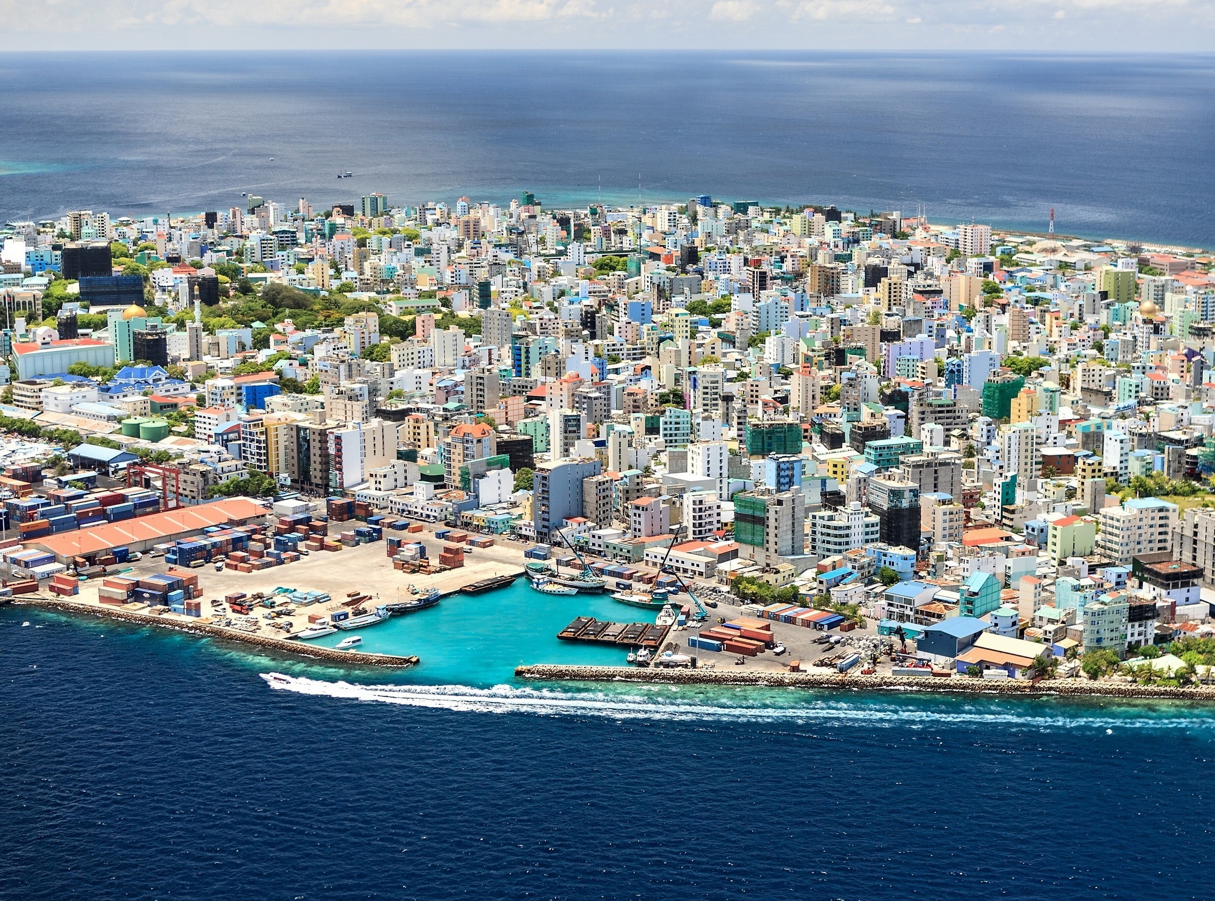 Atoll Maldives Man Sea Tropics 2400x1781