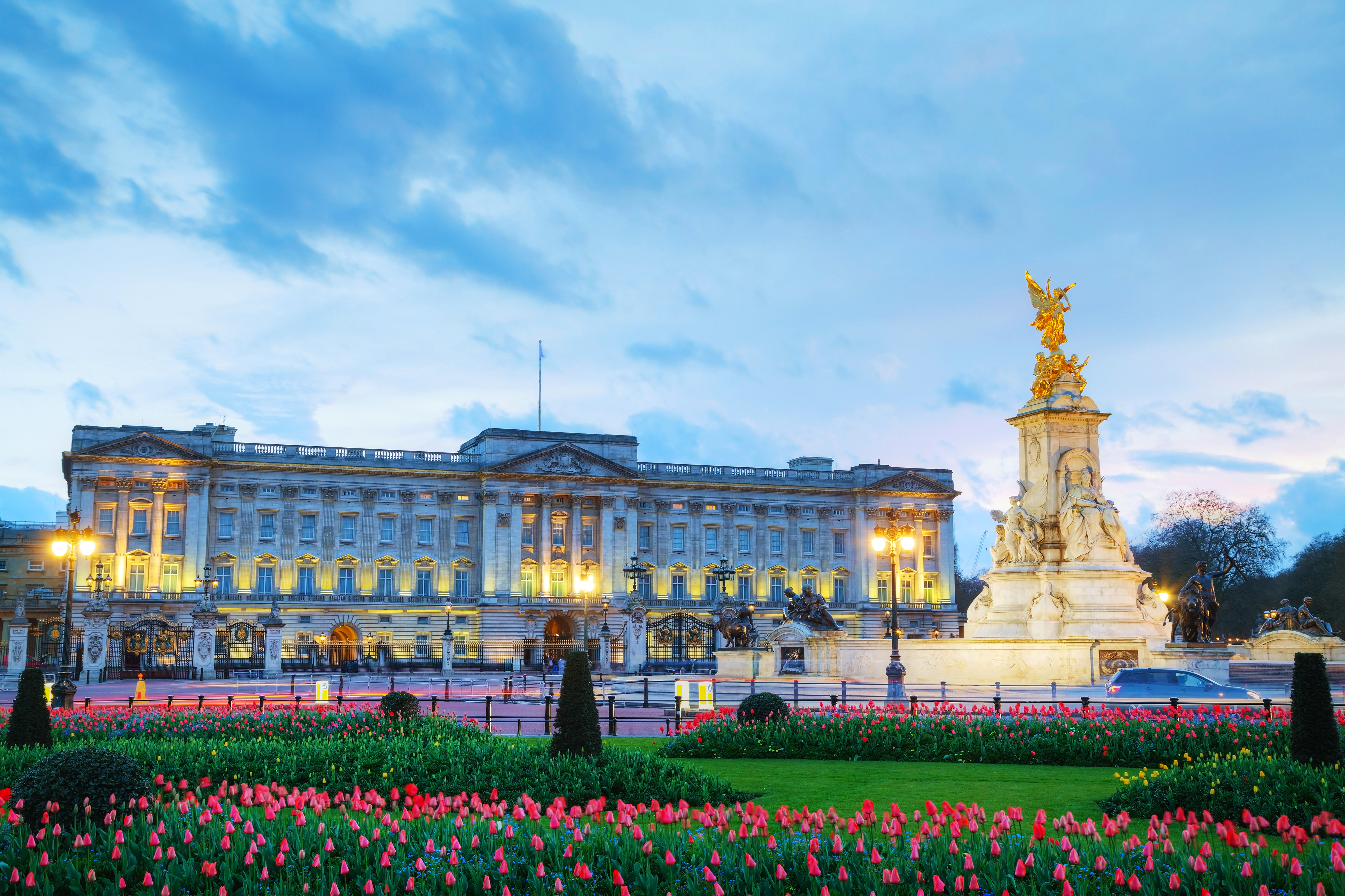 Buckingham Palace Building London United Kingdom Statue Tulip Flower 4800x3200
