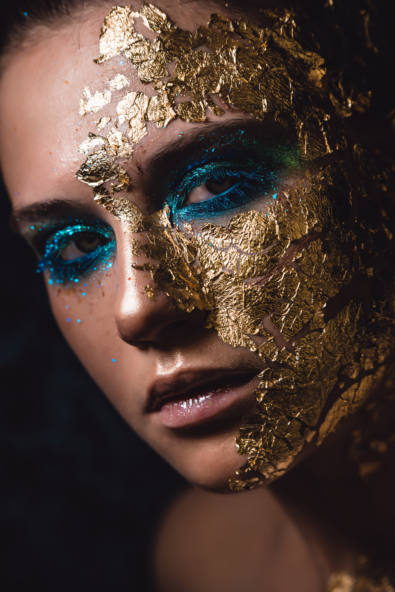 Pavel Palval Women Portrait Gold Glitter Makeup Eyeshadow Looking At Viewer Lipstick Lip Gloss 1367x2048
