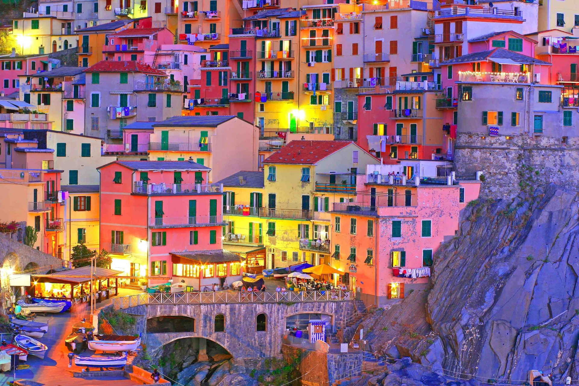 Cinque Terre Close Up Colorful House Italy Light Manarola 1920x1280