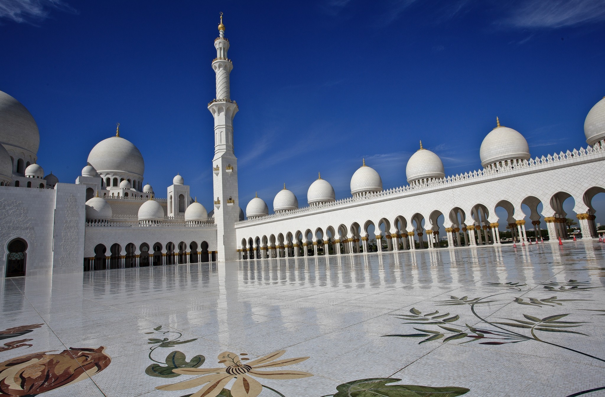 Sheikh Zayed Grand Mosque Abu Dhabi United Arab Emirates 2048x1345