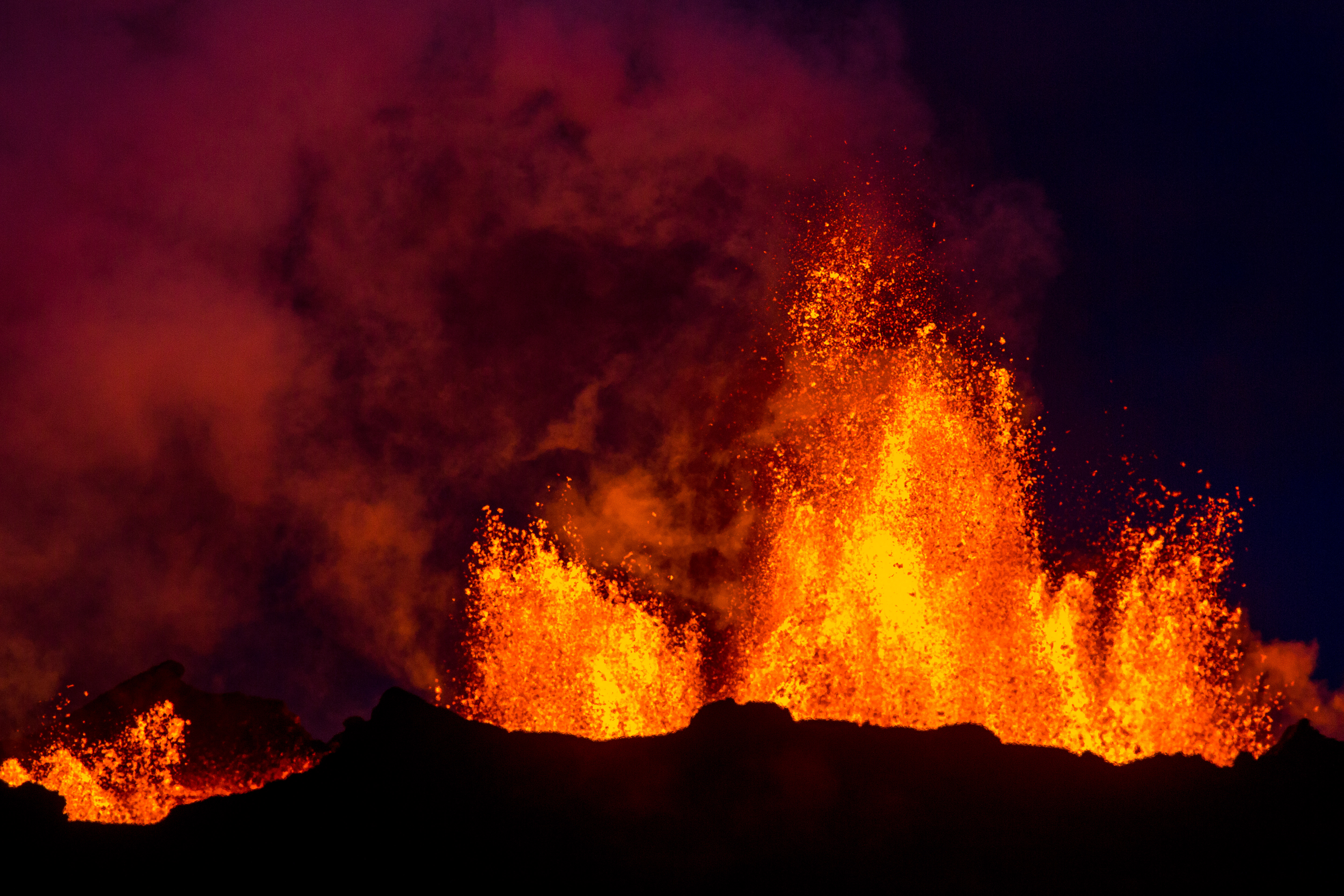 Bardarbunga Eruption Iceland Lava Nature Night Smoke Volcano 5760x3840