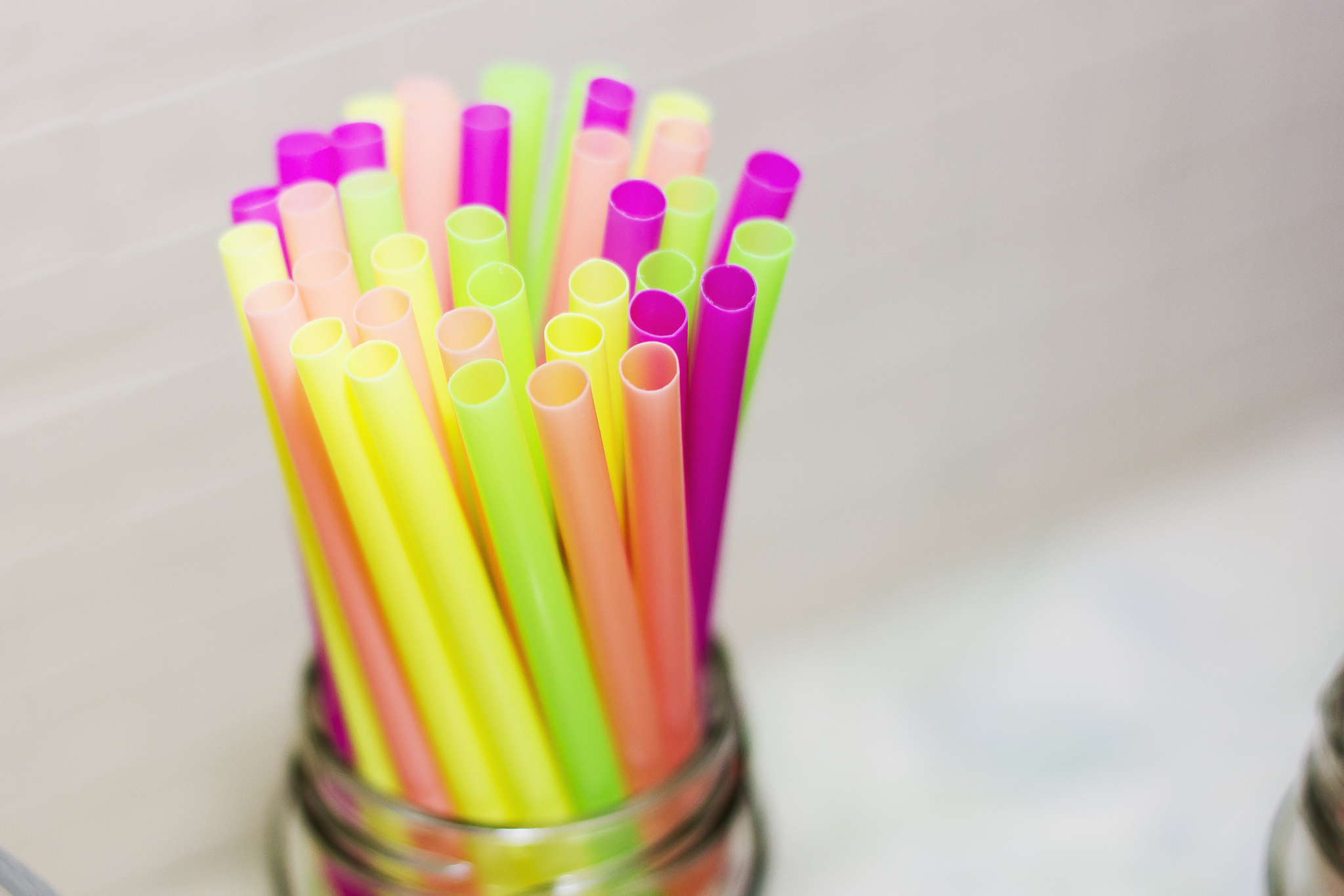 Colors Close Up Straw 2048x1365