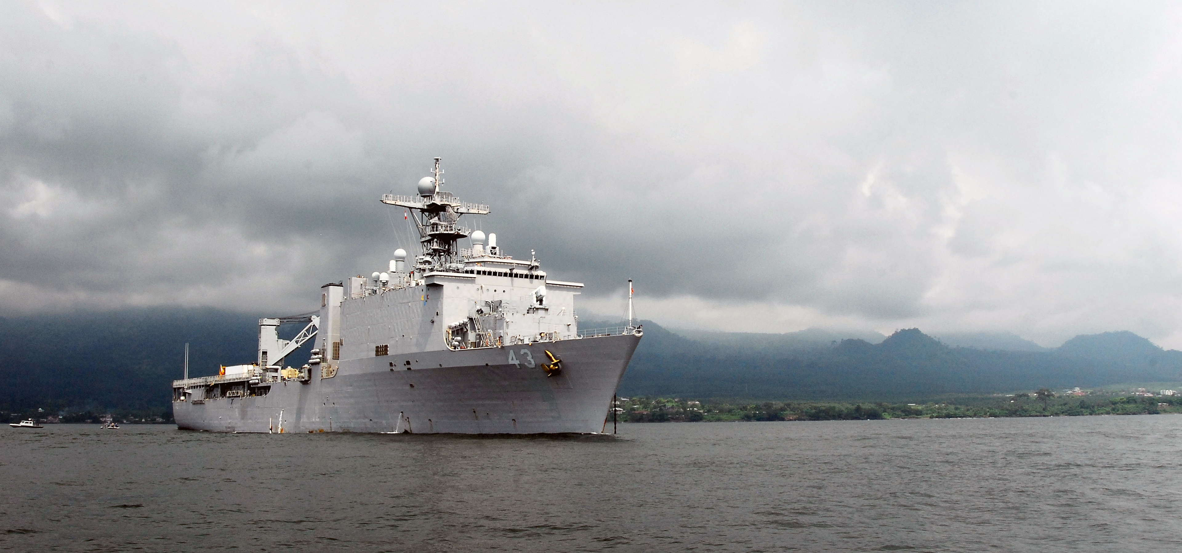 Dock Landing Ship Uss Fort Mchenry Lsd 43 Warship 3840x1798